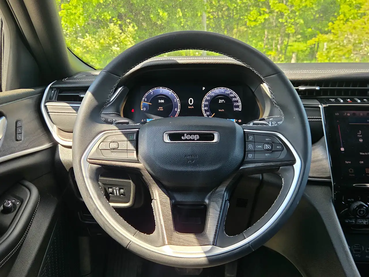 Jeep Grand Cherokee photo Jeep Grand Cherokee