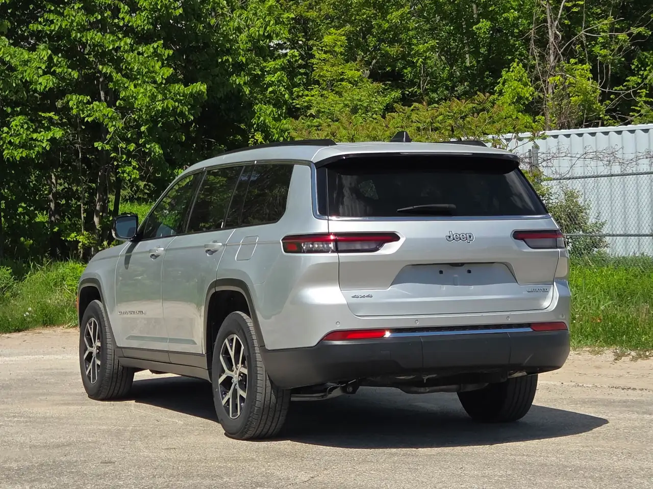 Jeep Grand Cherokee photo Jeep Grand Cherokee