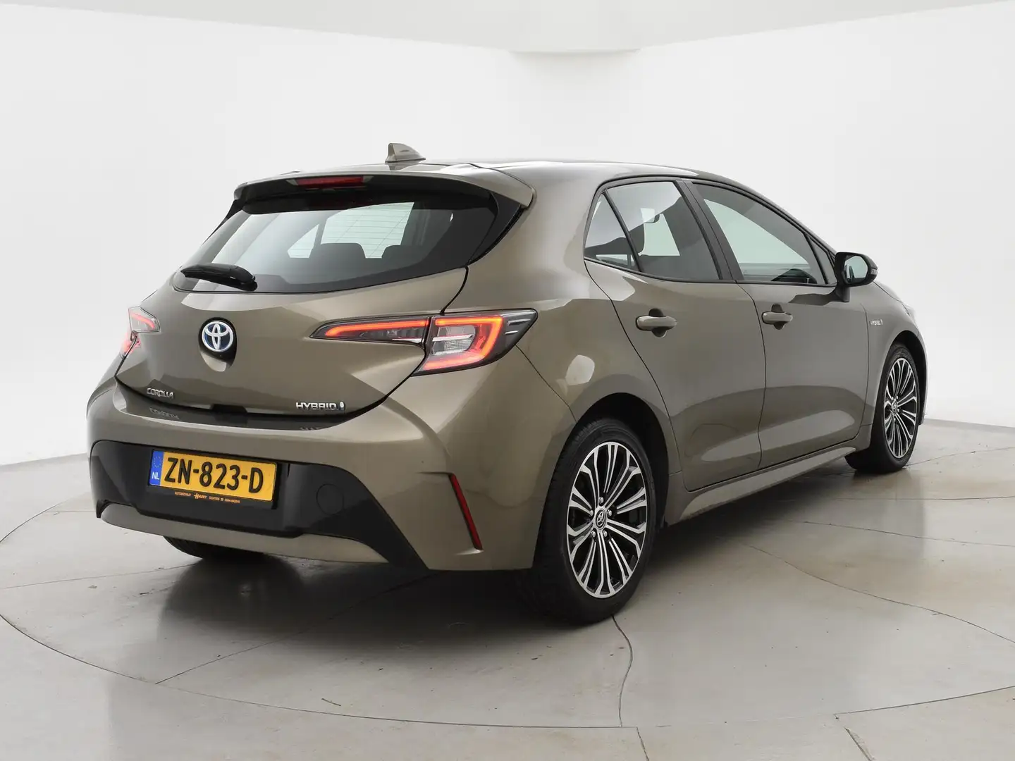 Toyota Corolla 1.8 HYBRID FIRST EDITION *BTW* + ADAPTIVE CRUISE / Vert - 2