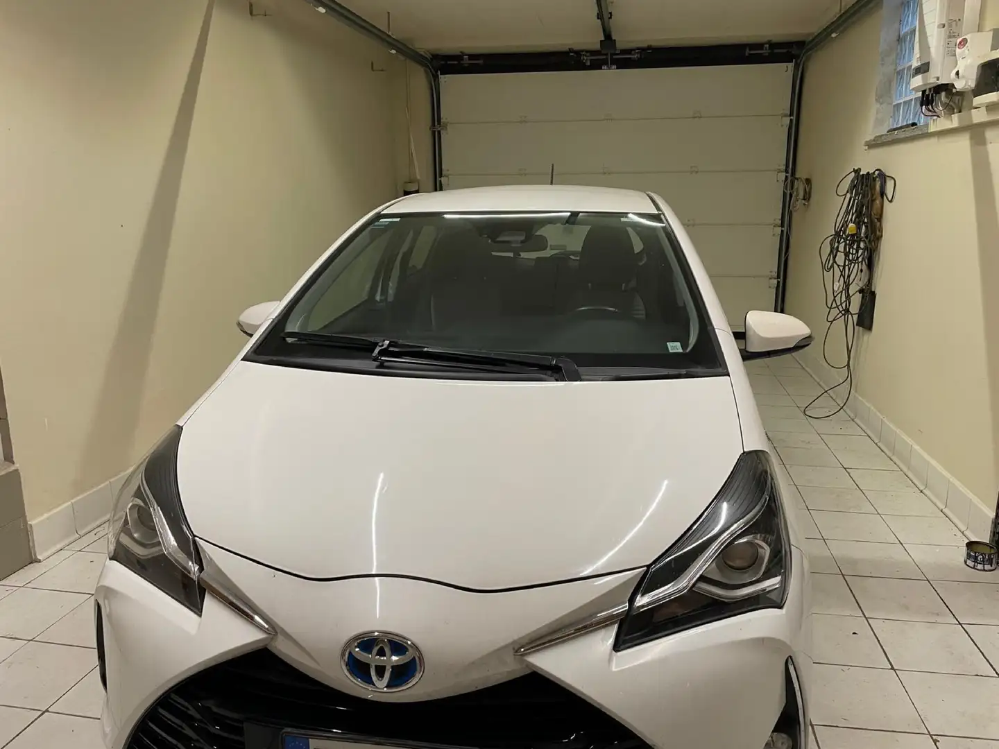 Toyota Yaris 1.0 ibrida automatica - 1