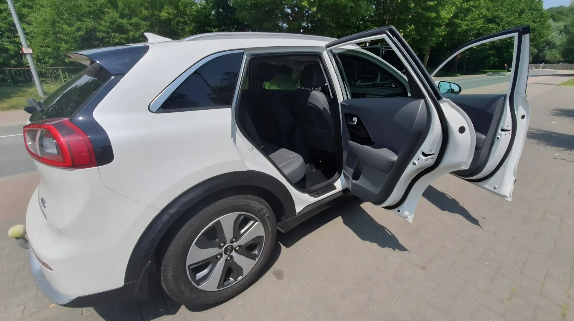 Kia Niro Niro 1.6 GDI HEV 2WD OPF Aut. Vision Weiß - 1