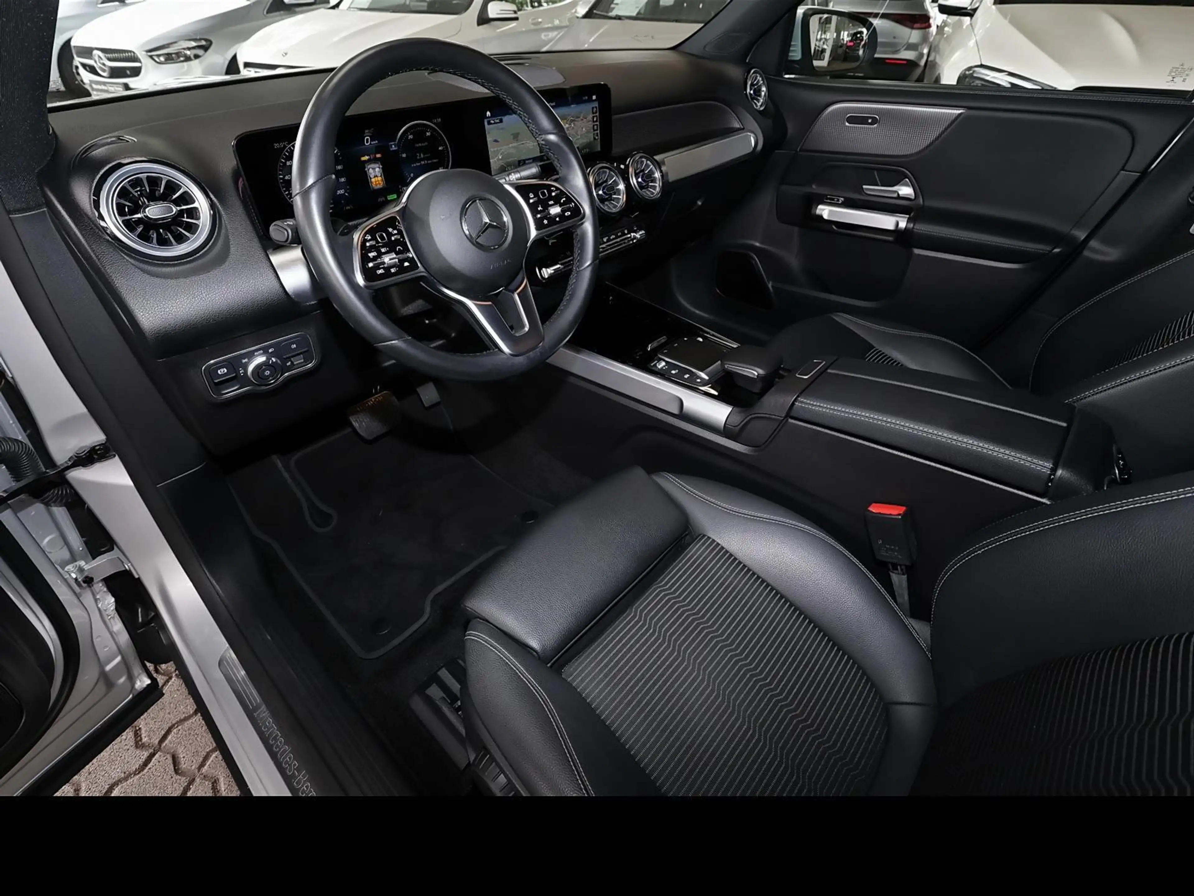 Mercedes-Benz EQB 300 4M Progressive LED+360°+Sitzh.+18 — photo 12