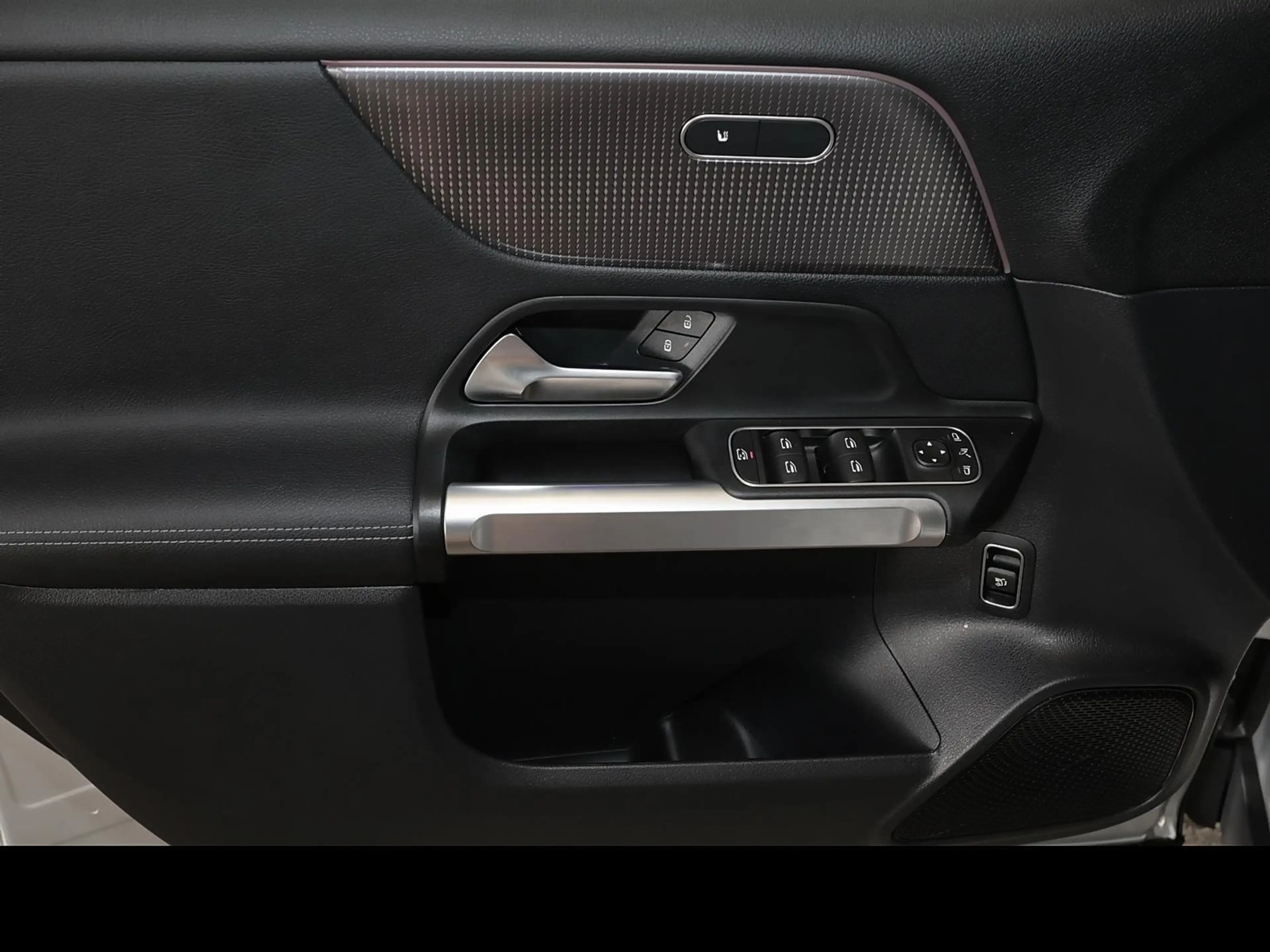 Mercedes-Benz EQB 300 4M Progressive LED+360°+Sitzh.+18 — photo 15