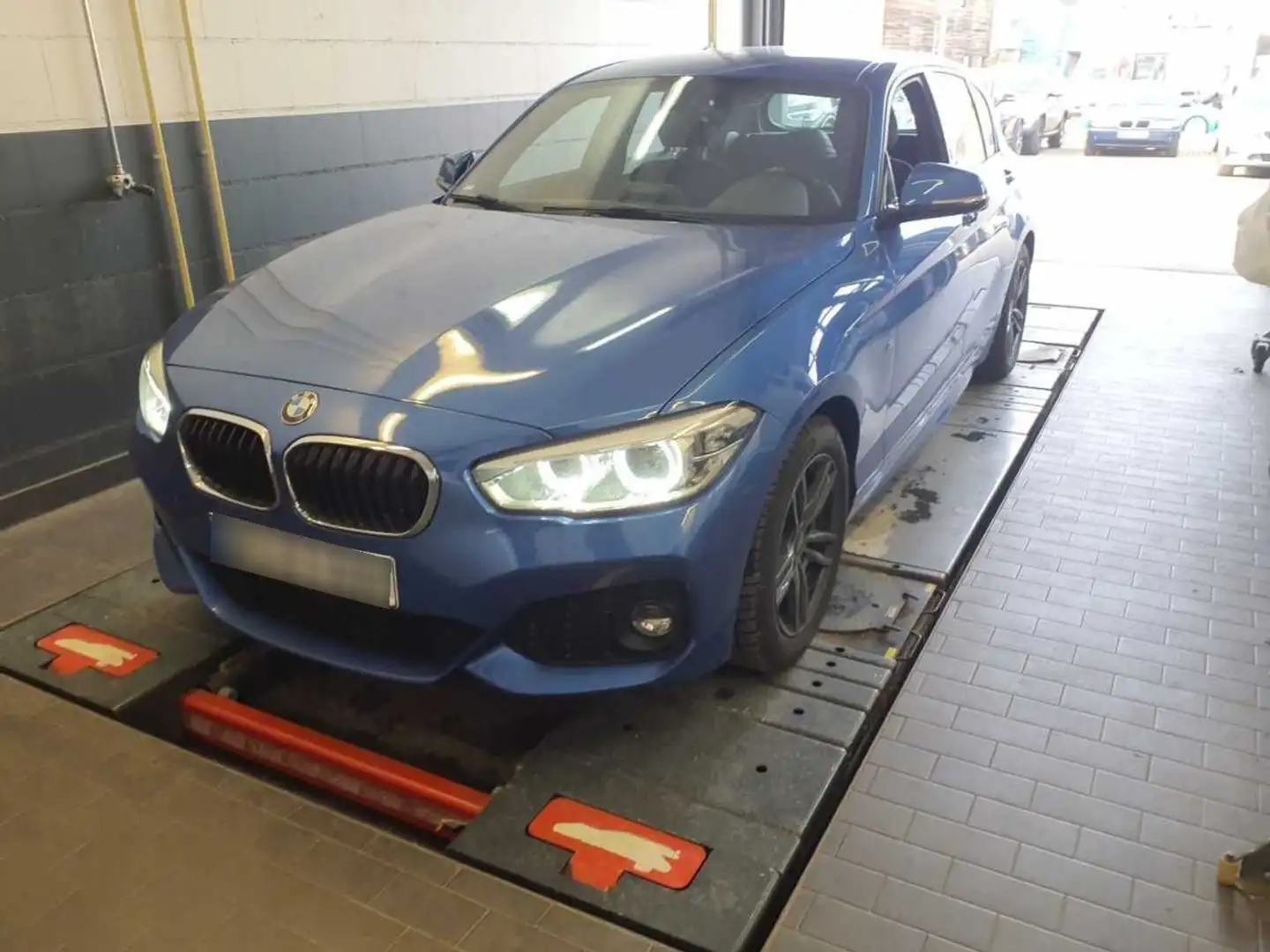 BMW 116 i M Sport Blau - 1