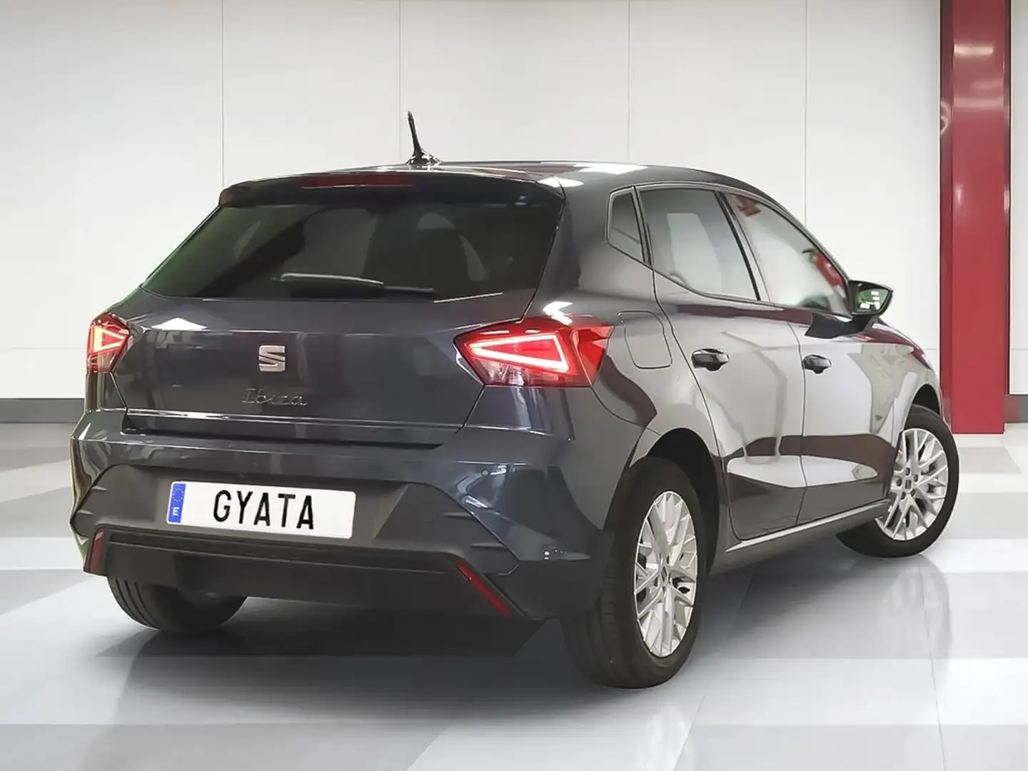 SEAT Ibiza 1.0 TSI S&S Style 85kW Gris - 2