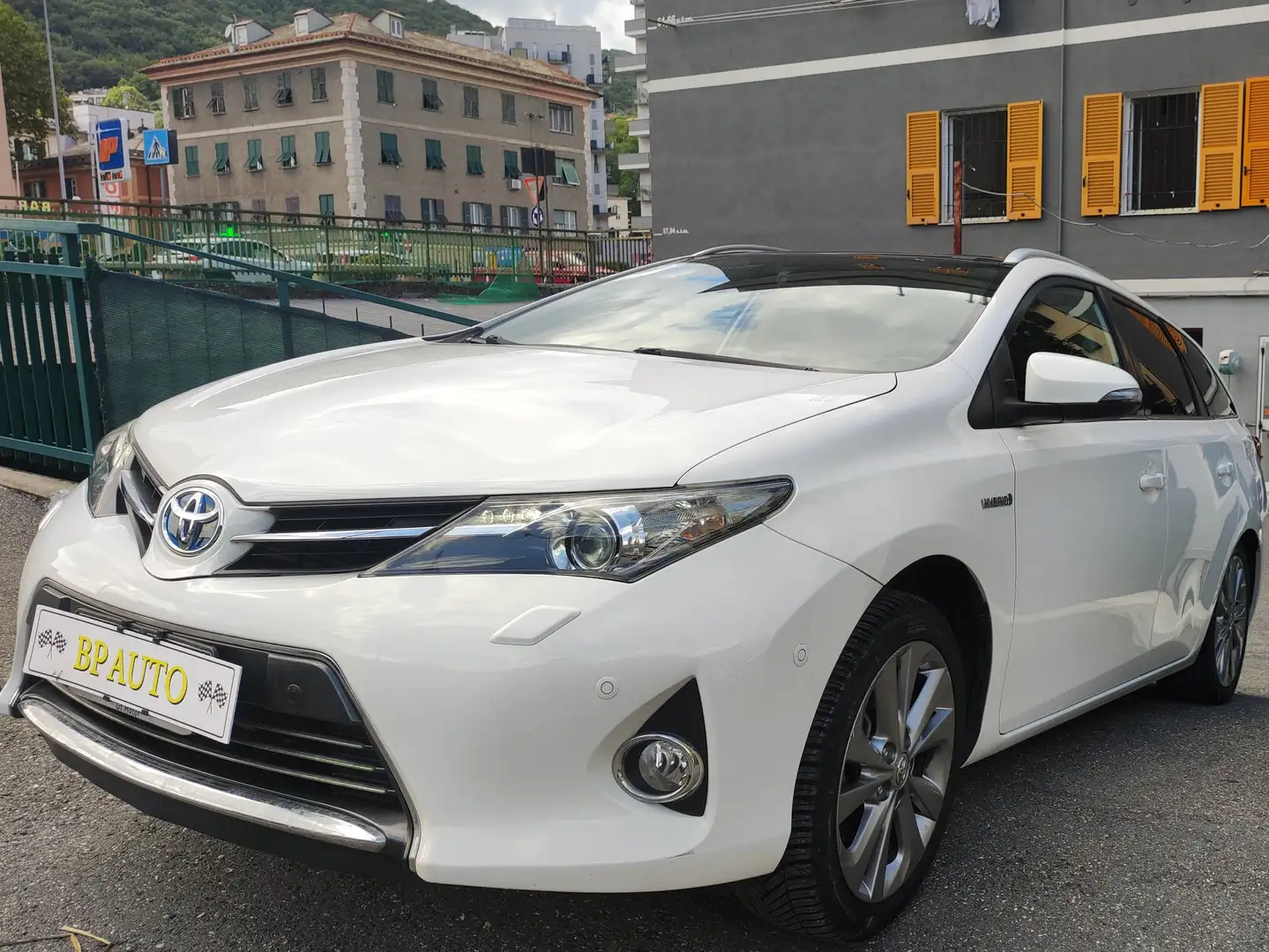 Toyota Auris Auris II Touring Sport Touring Sport 1.8 hybrid Blanc - 1