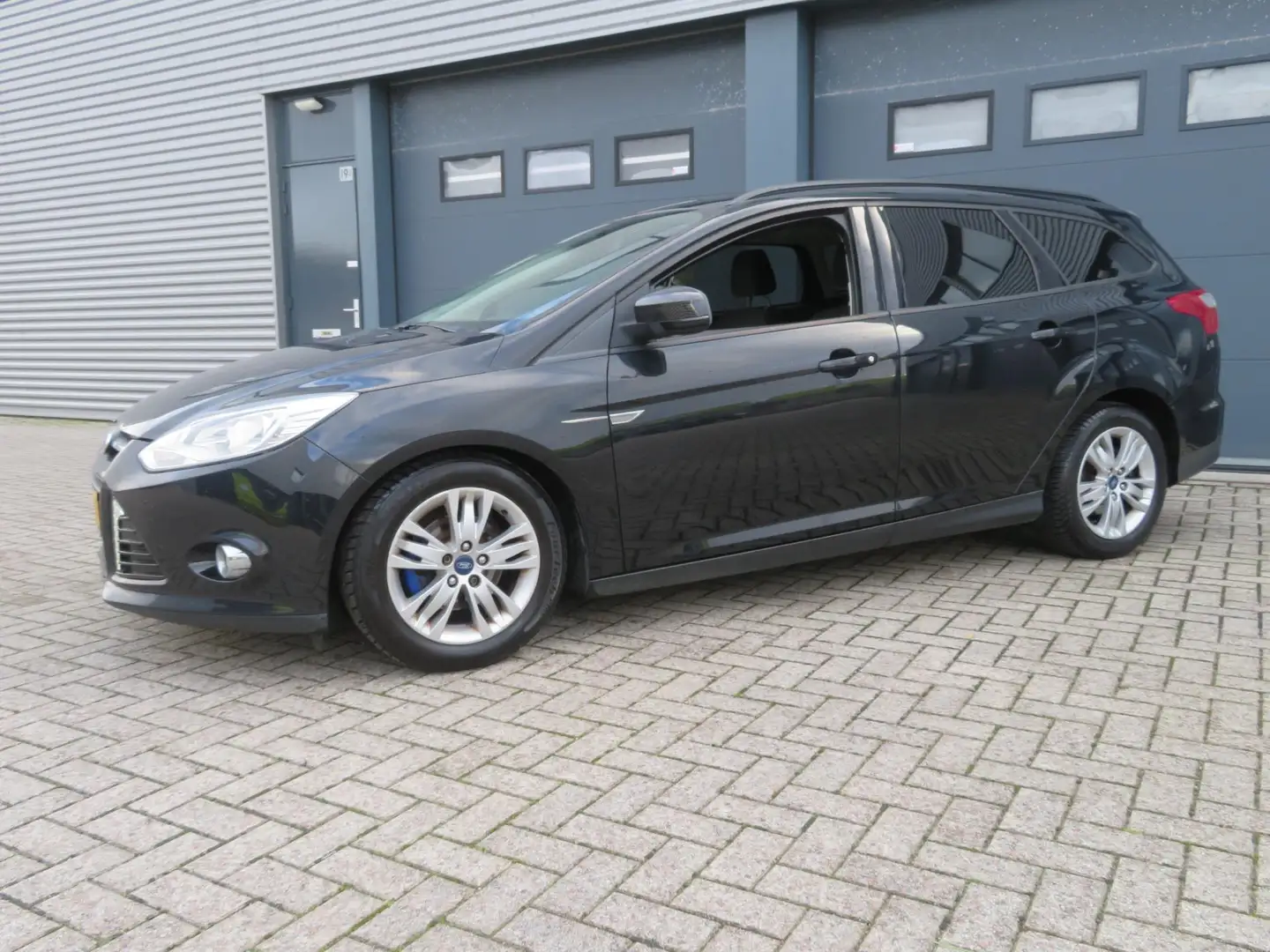 Ford Focus Wagon 1.0 EcoBoost Edition Plus 145616 km Schwarz - 2