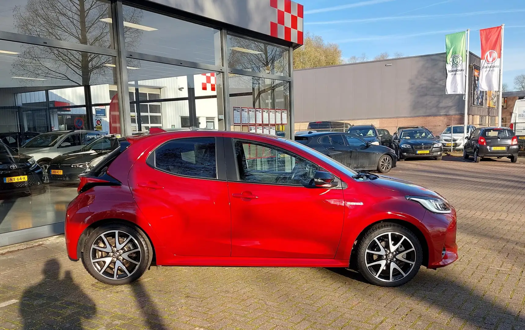 Toyota Yaris 1.5 Hybrid Executive Camera|Navi|LMvelgen. Rojo - 2