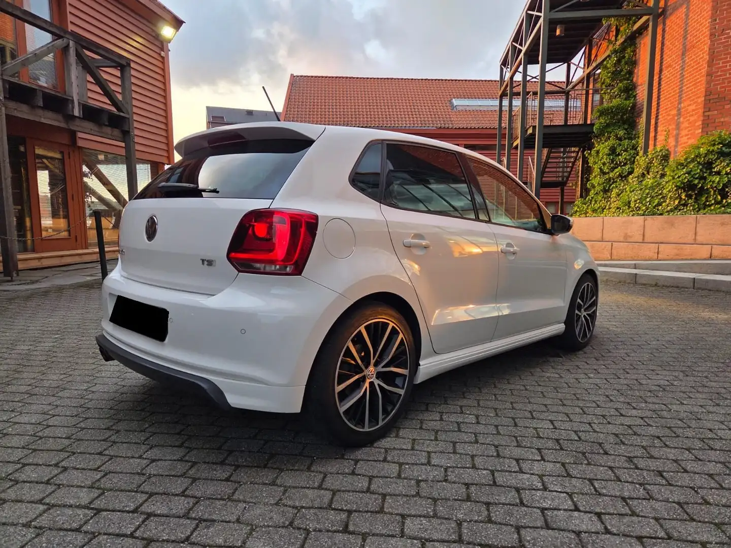Volkswagen Polo Polo 1.2i TSI Exclusive R - 1
