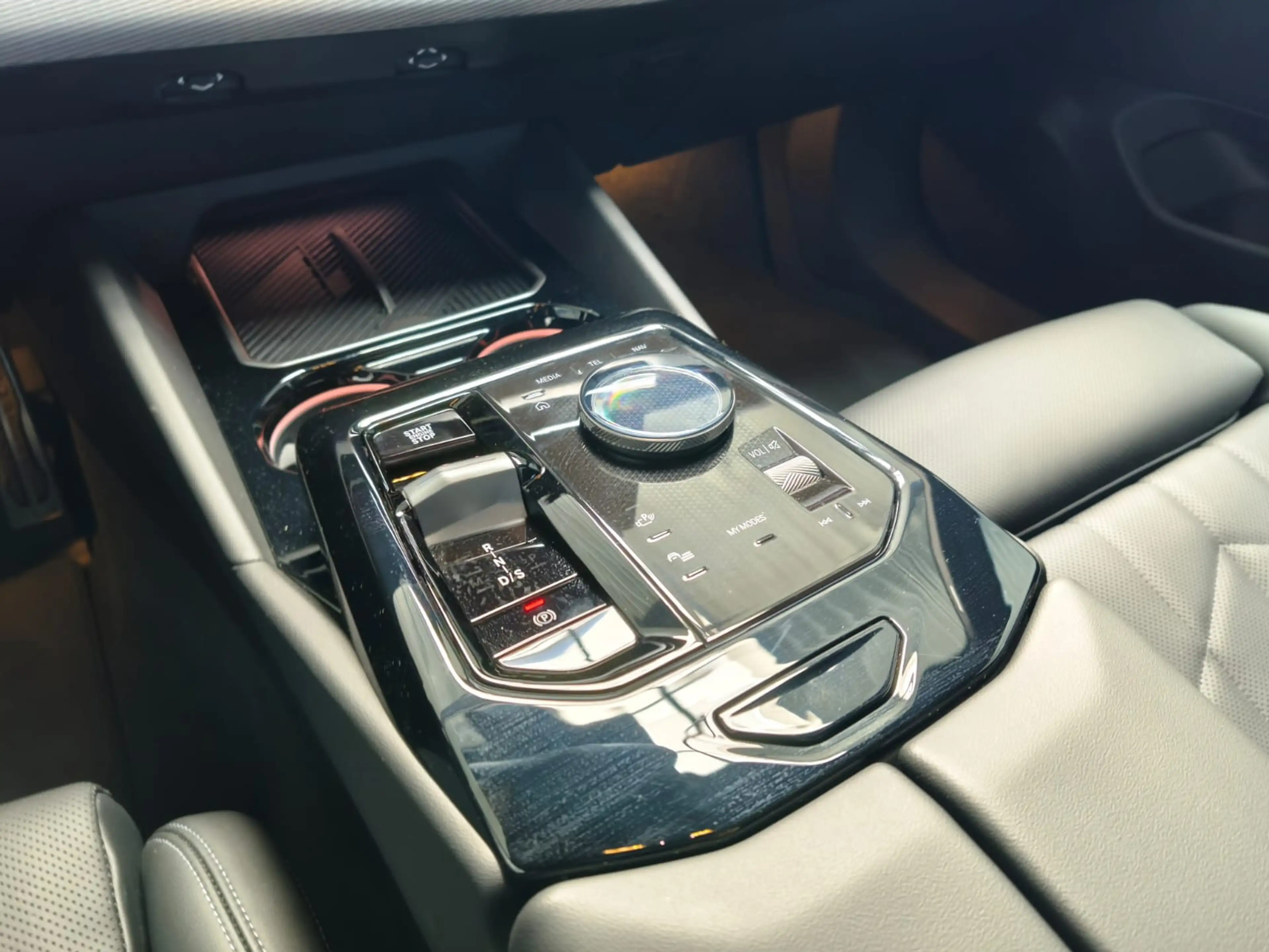 BMW 520 d xDr M Sport Tour. 360°/HUD/Travel/20"/AHK — photo 14