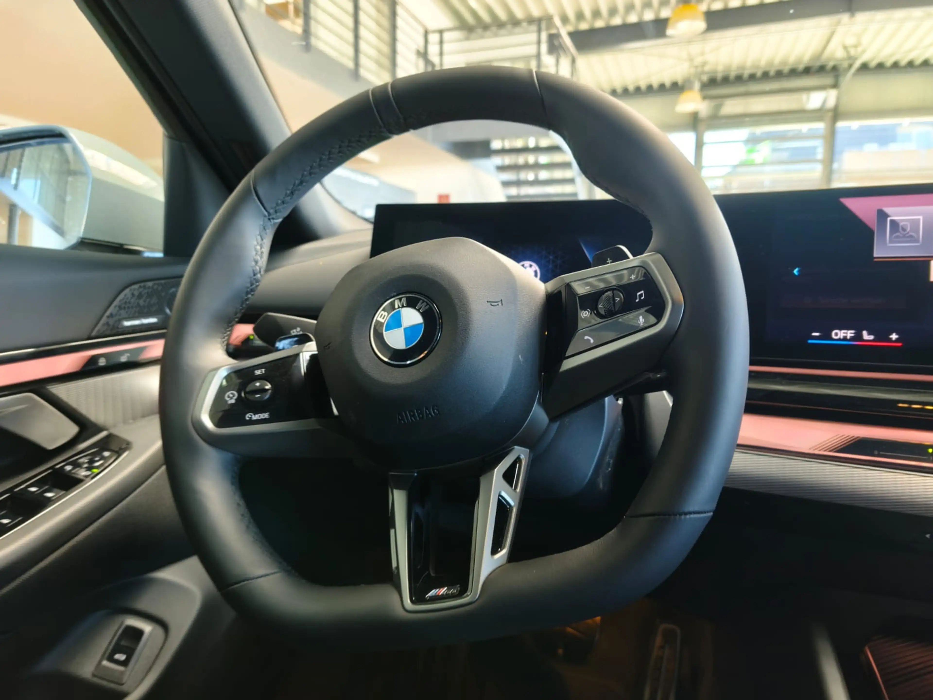 BMW 520 d xDr M Sport Tour. 360°/HUD/Travel/20"/AHK — photo 10
