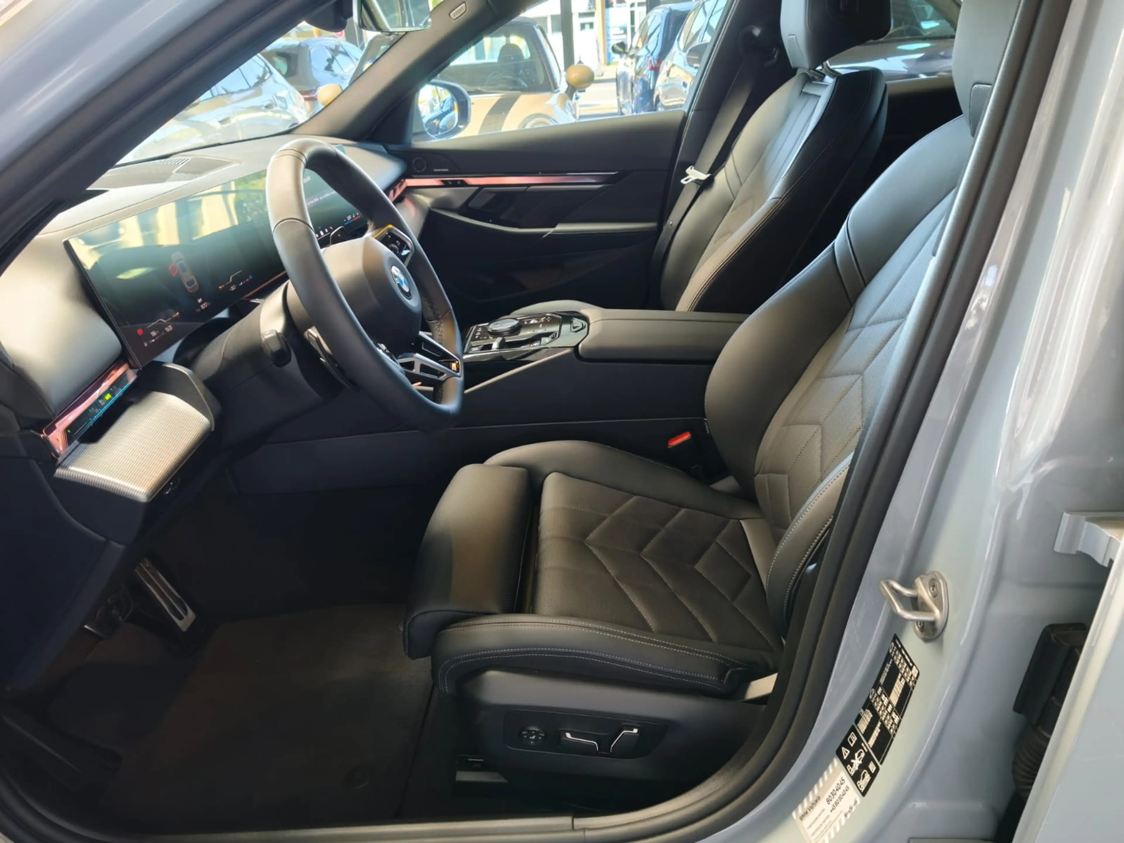 BMW 520 d xDr M Sport Tour. 360°/HUD/Travel/20"/AHK — photo 8