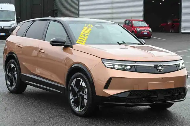 Opel Grandland view 2