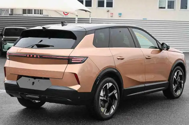 Opel Grandland view 3