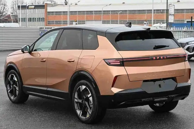 Opel Grandland view 4