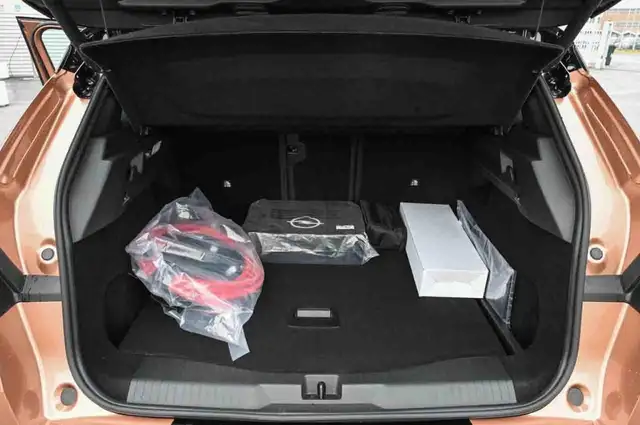 Opel Grandland view 5