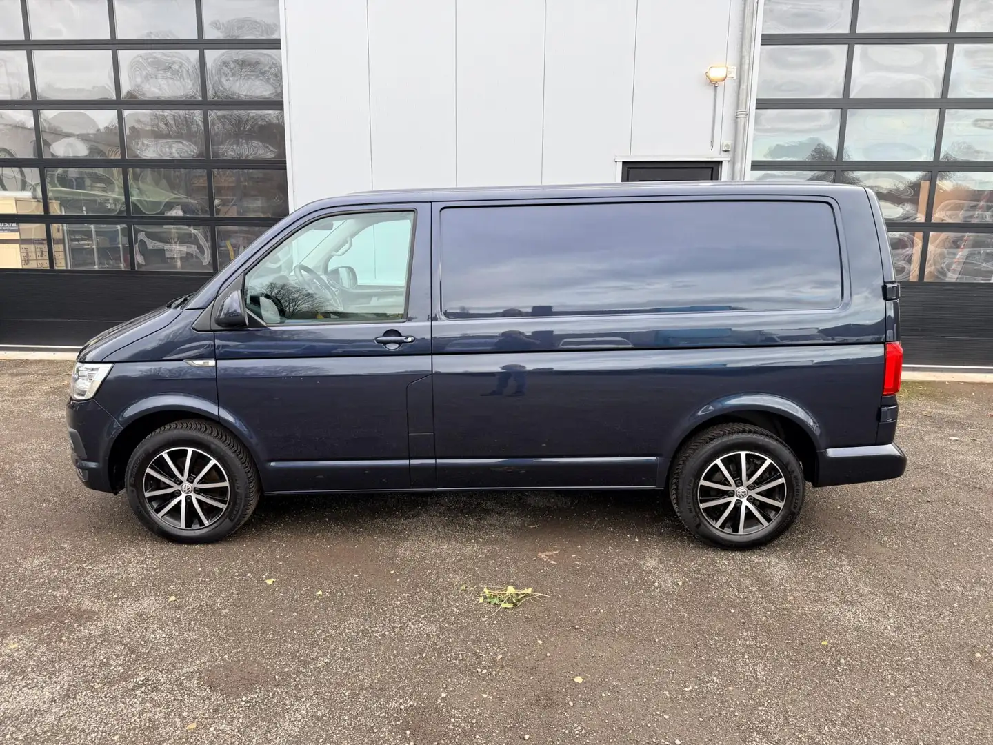 Volkswagen Transporter 2.0 TDI 150PK L1H1 Highline Leer 1e eigenaar Bleu - 2