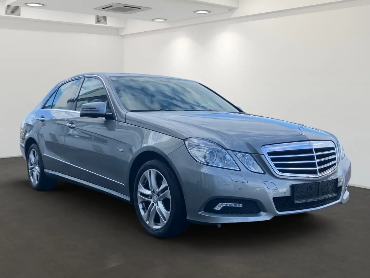 Mercedes-Benz E 220 CDI BlueEfficiency Avantgarde Ambi AUT PTS Grau - 2