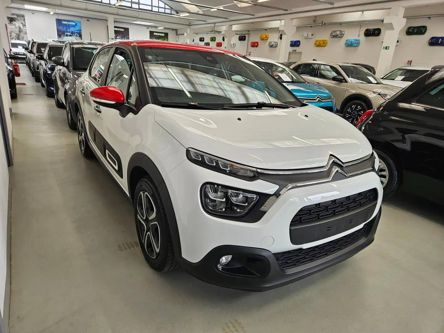 Citroen C3 C3 1.2 Shine s&s 83cv "NEO PATENTATI" Weiß - 1