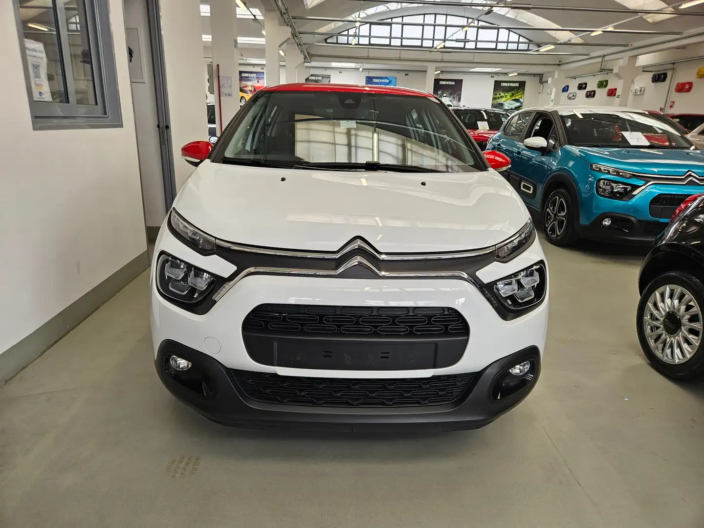 Citroen C3 C3 1.2 Shine s&s 83cv "NEO PATENTATI" Weiß - 2