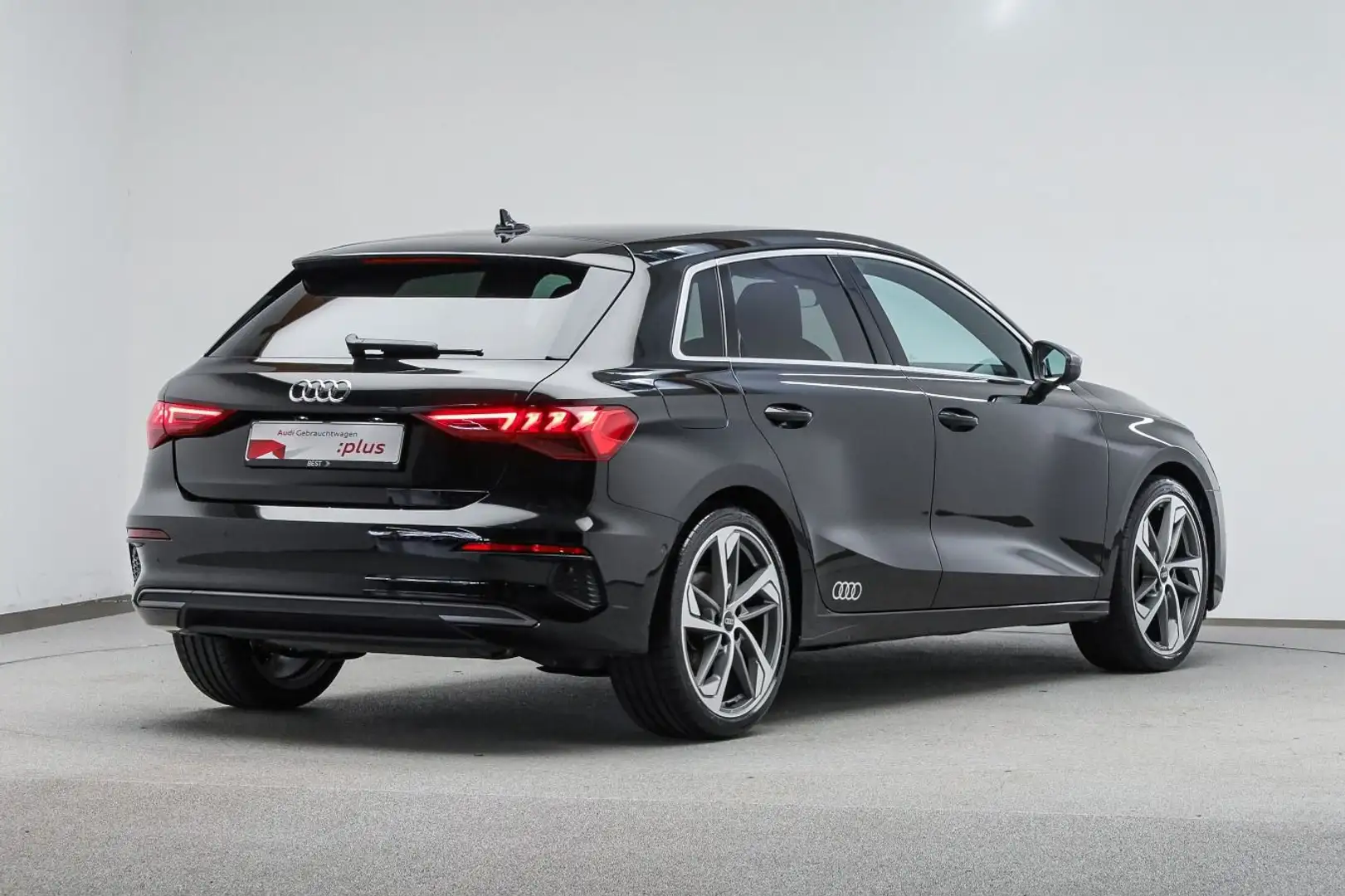 Audi A3 advanced 35 TFSI edition one S line Schwarz - 2