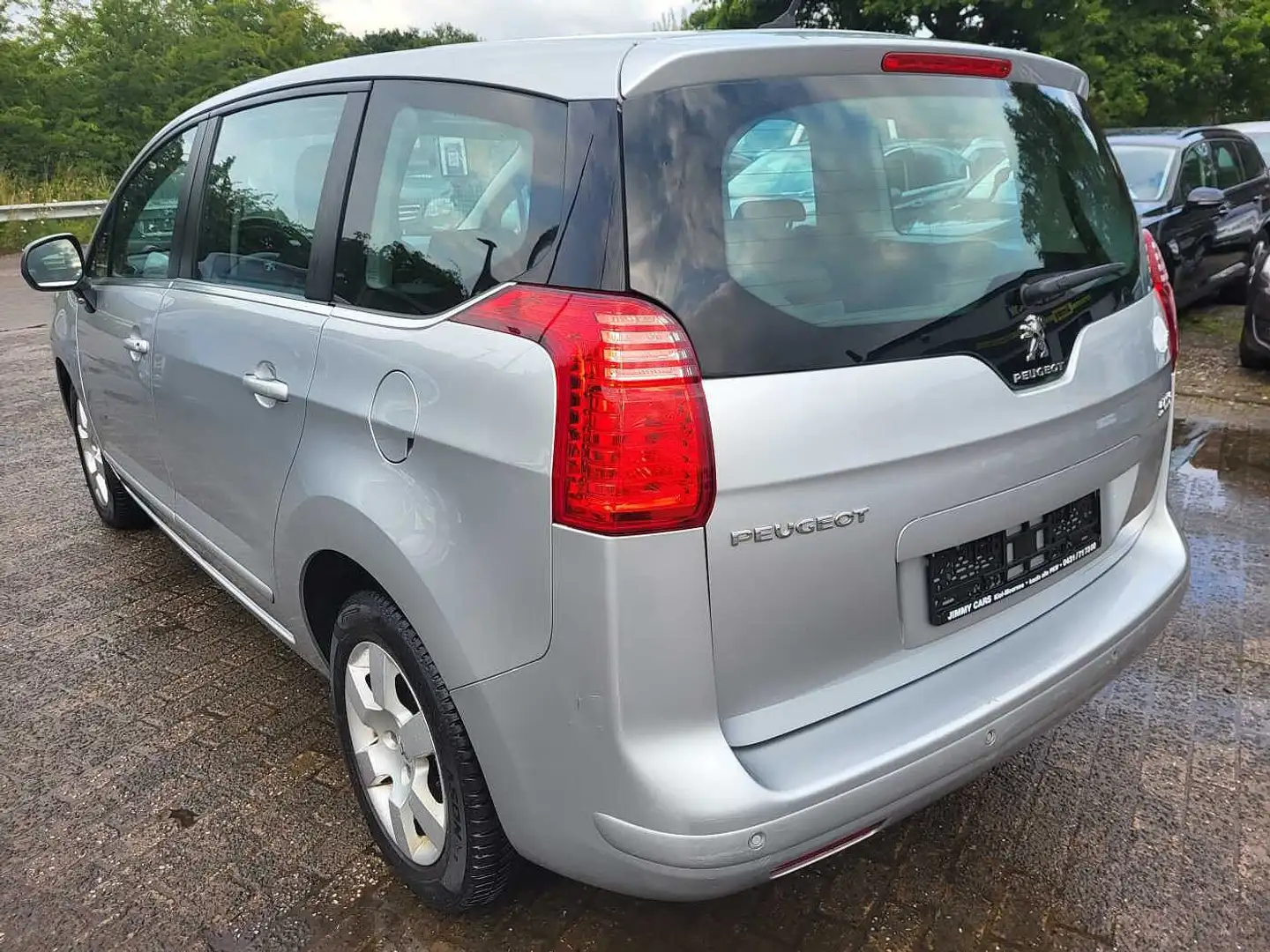 Peugeot 5008 120 VTi Active  7 Sitzer Silber - 2