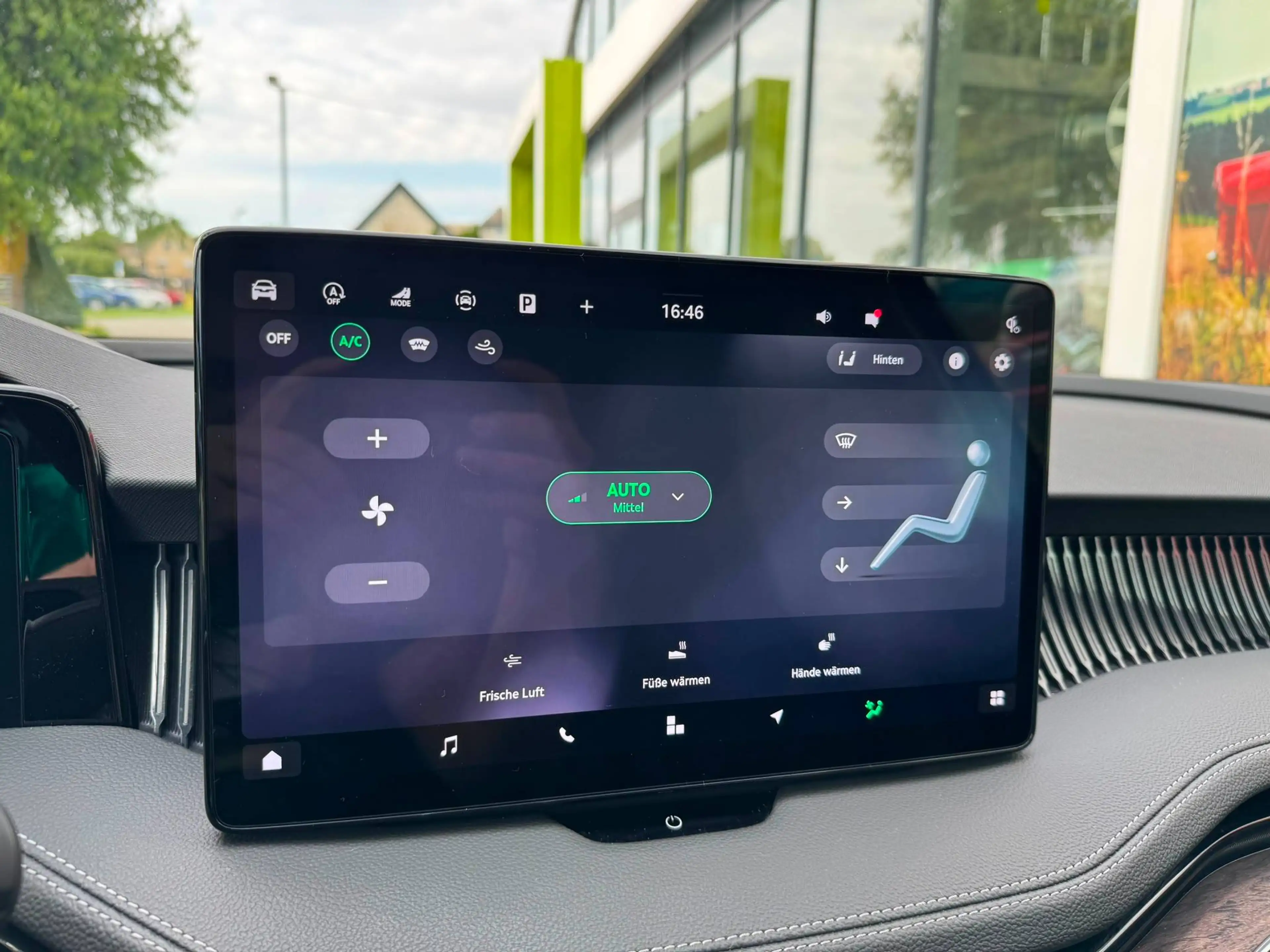 Skoda Superb Superb Combi Combi 2.0 TDI DSG 4x4 L&K — photo 14