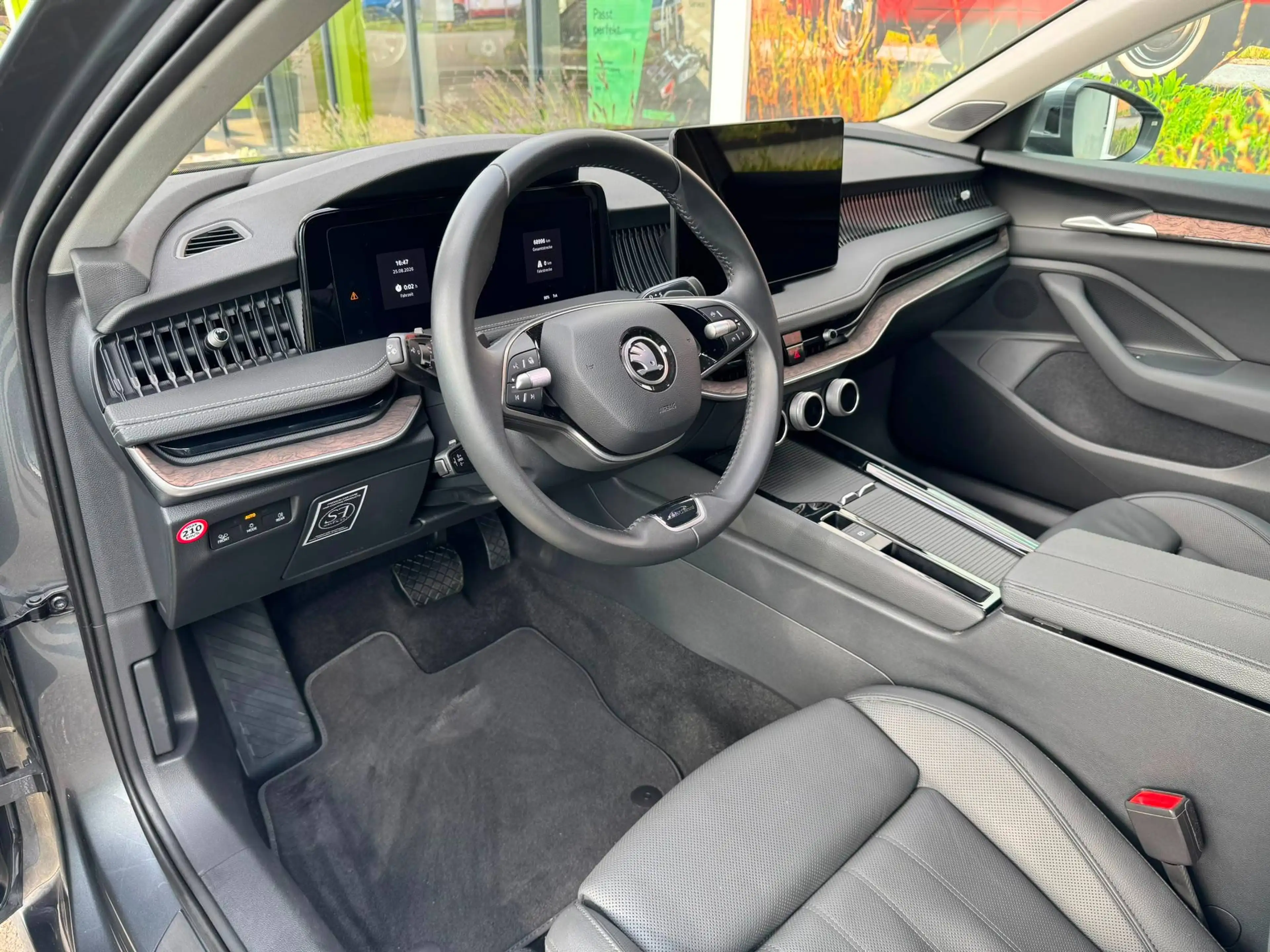 Skoda Superb Superb Combi Combi 2.0 TDI DSG 4x4 L&K — photo 10