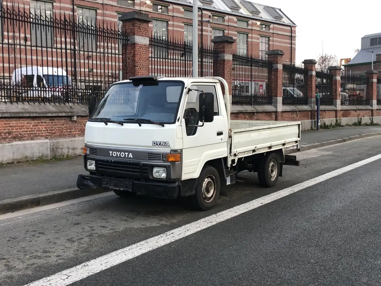 Toyota Dyna 2.4 D Single Cab. - 1