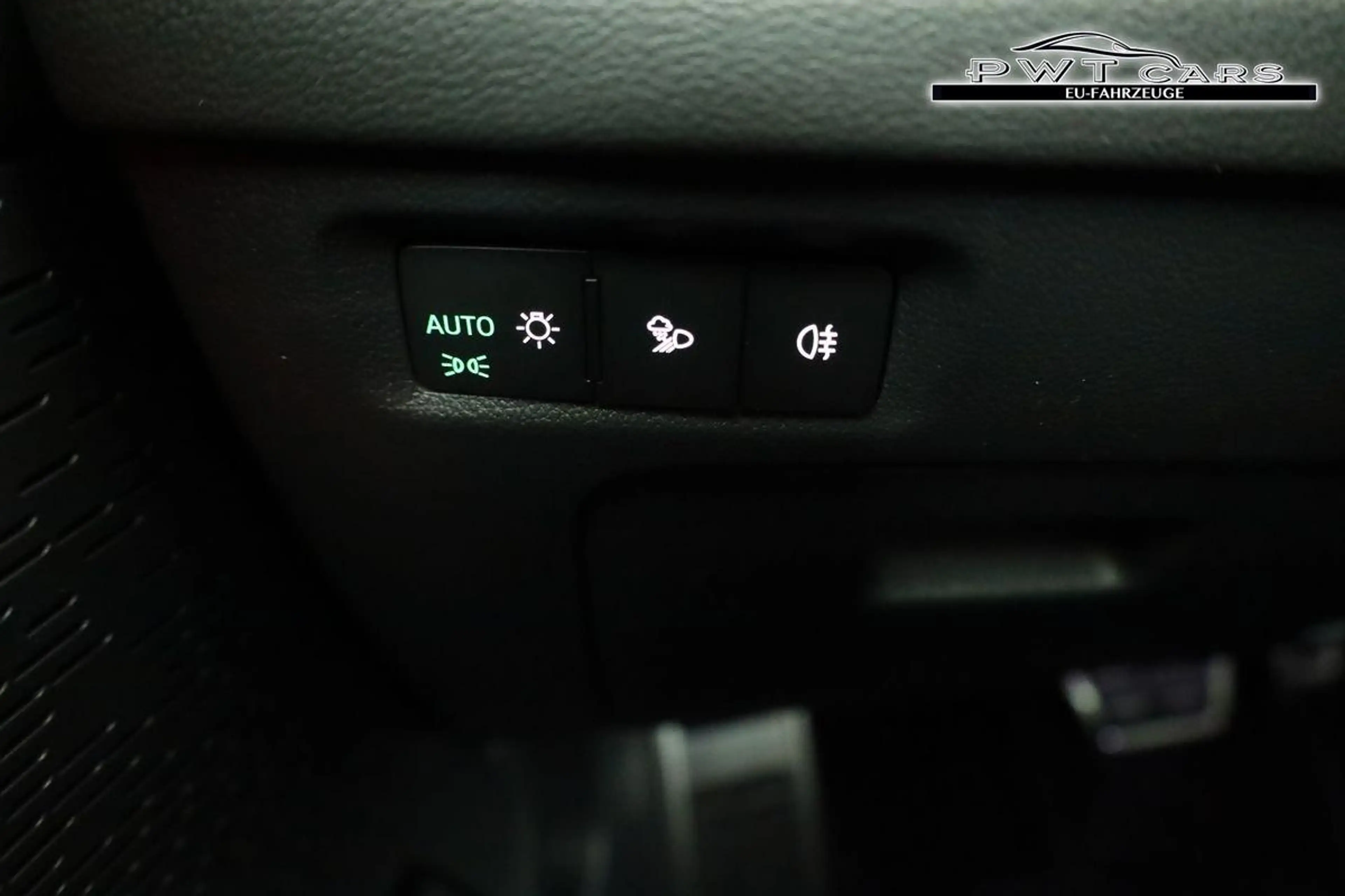 Skoda Octavia Combi 2.0 TSI 195 kW RS DSG, AHK, Navi, Matrix,... — photo 8