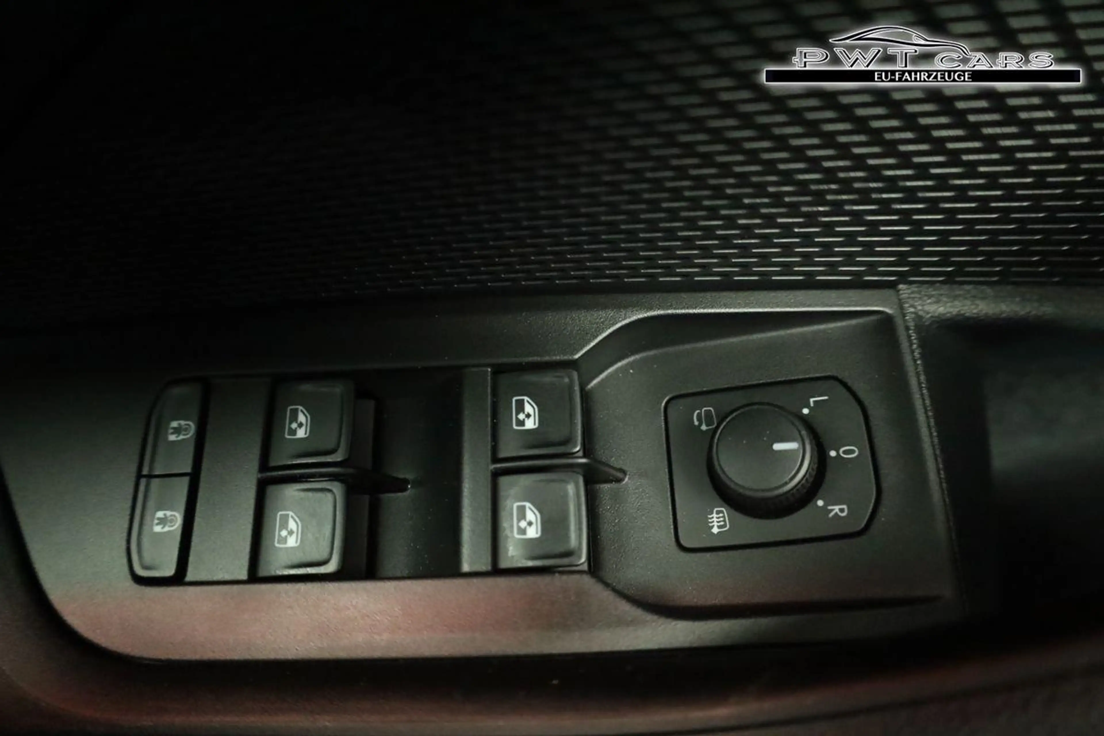 Skoda Octavia Combi 2.0 TSI 195 kW RS DSG, AHK, Navi, Matrix,... — photo 7