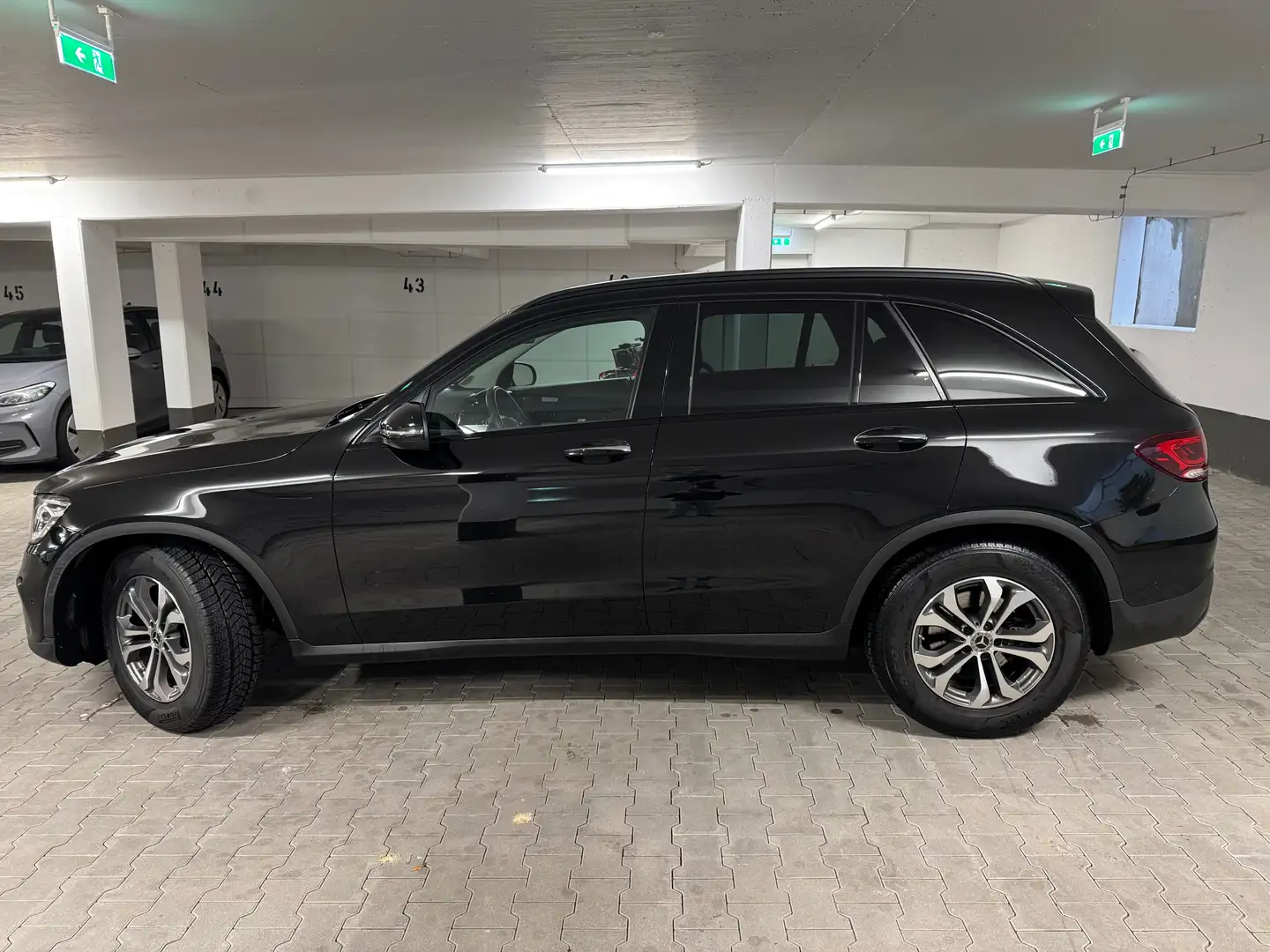 Mercedes-Benz GLC 200 4MATIC, AHK, Night, Junge Sterne bis 07/26 Schwarz - 2