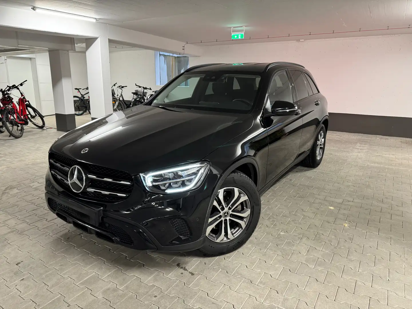Mercedes-Benz GLC 200 4MATIC, AHK, Night, Junge Sterne bis 07/26 Schwarz - 1