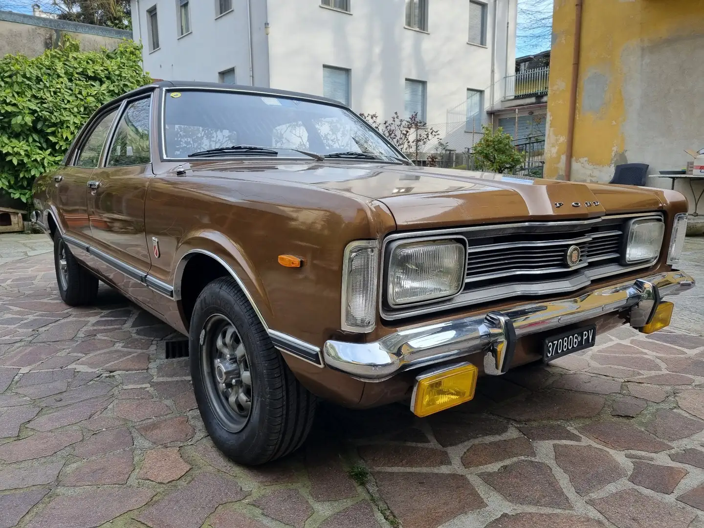 Ford Taunus 4p 2.0 Ghia - 1