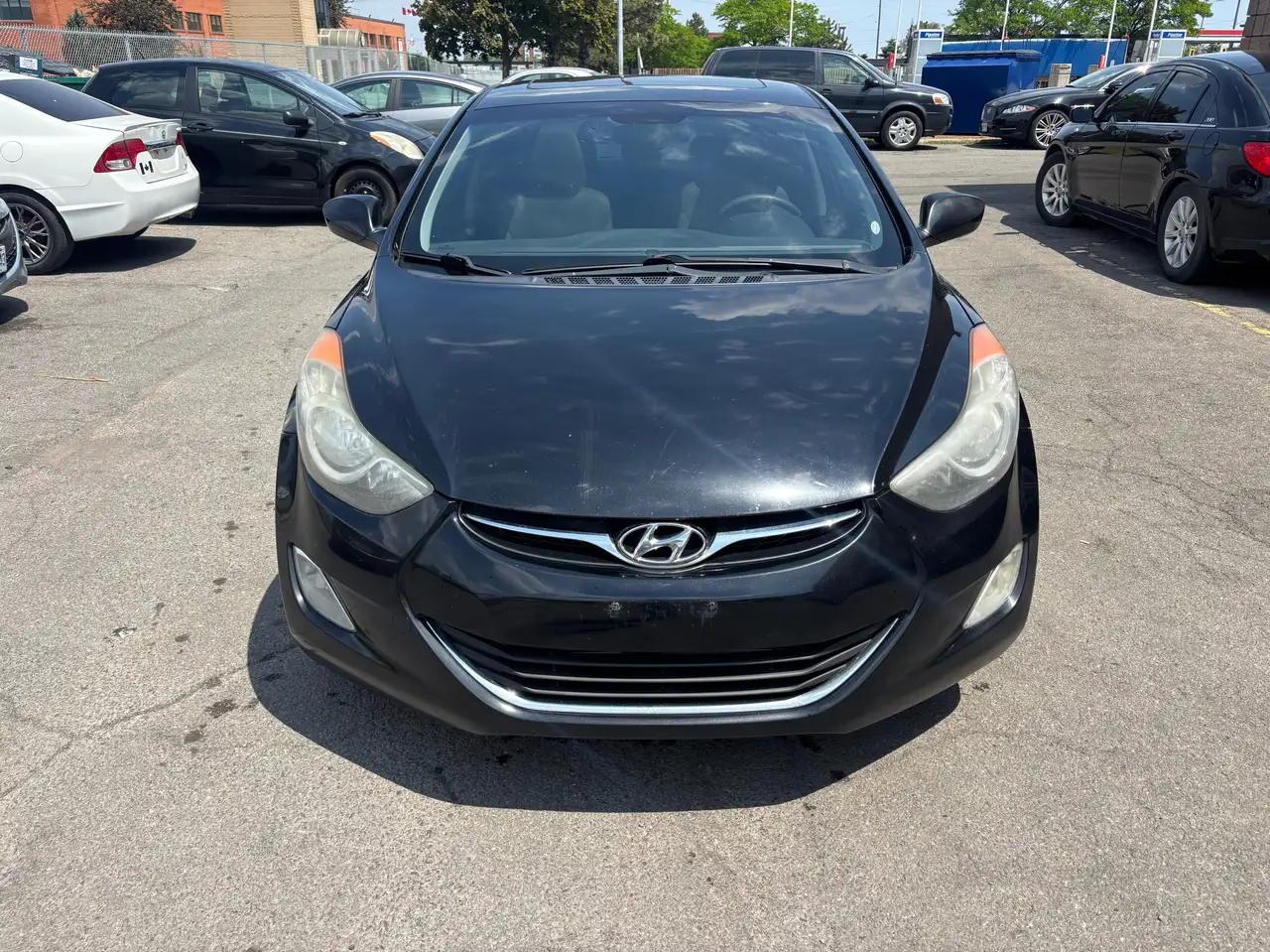 Hyundai ELANTRA photo Hyundai ELANTRA
