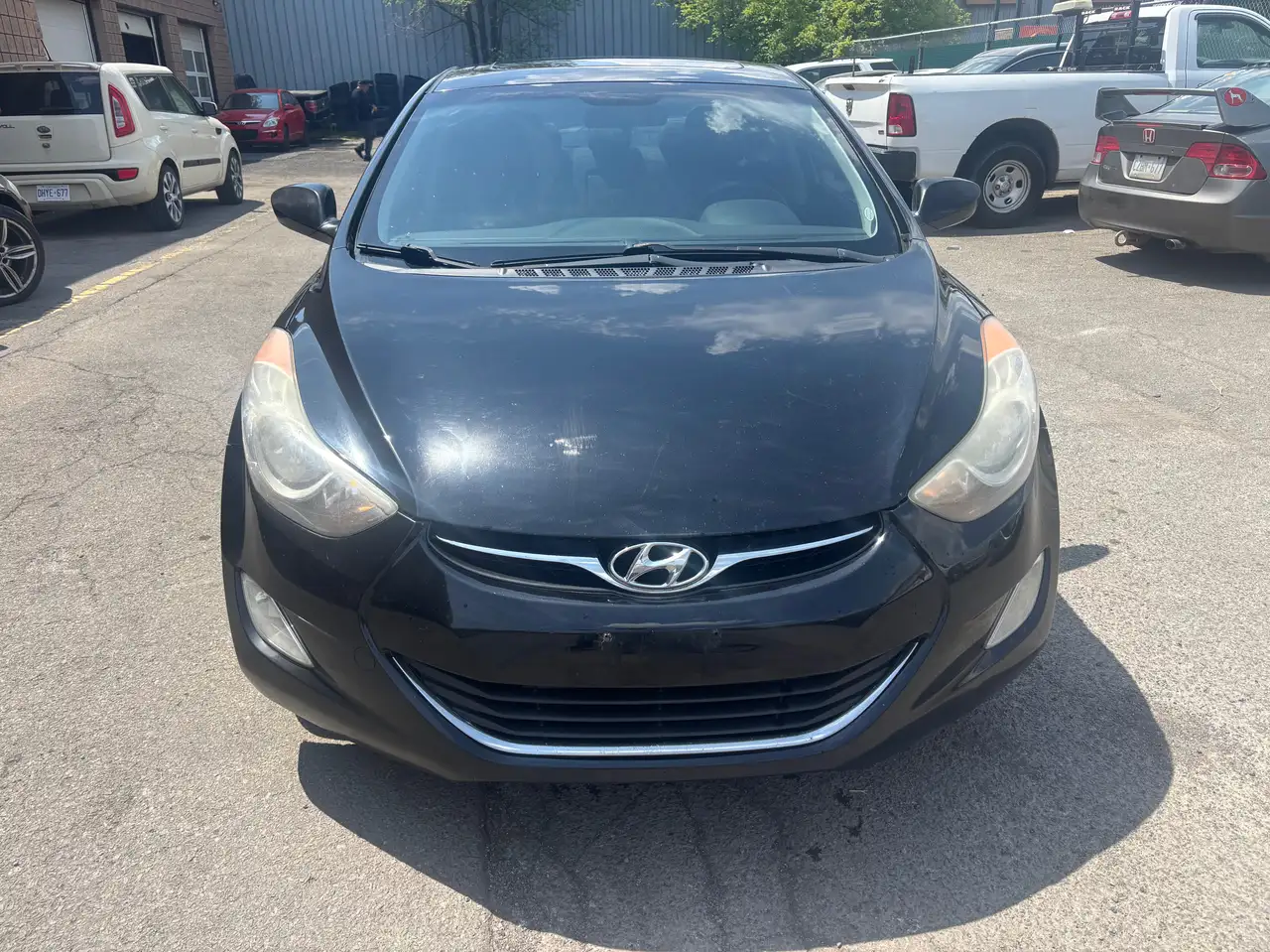 Hyundai ELANTRA photo Hyundai ELANTRA