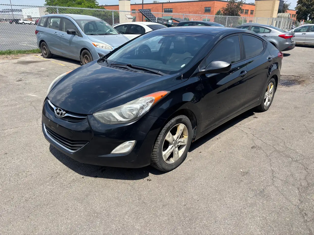 Hyundai ELANTRA photo Hyundai ELANTRA