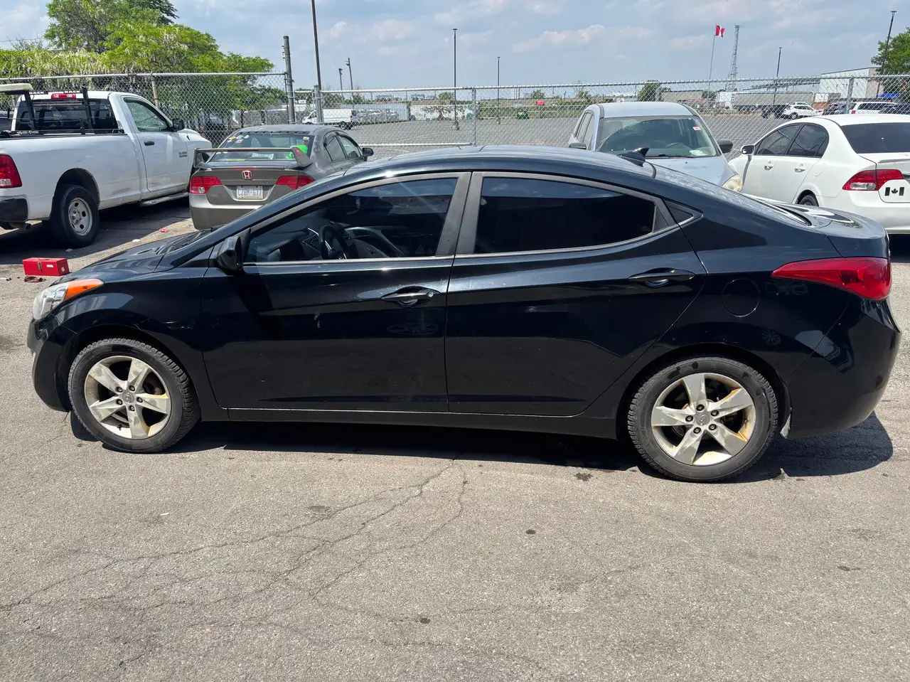 Hyundai ELANTRA photo Hyundai ELANTRA