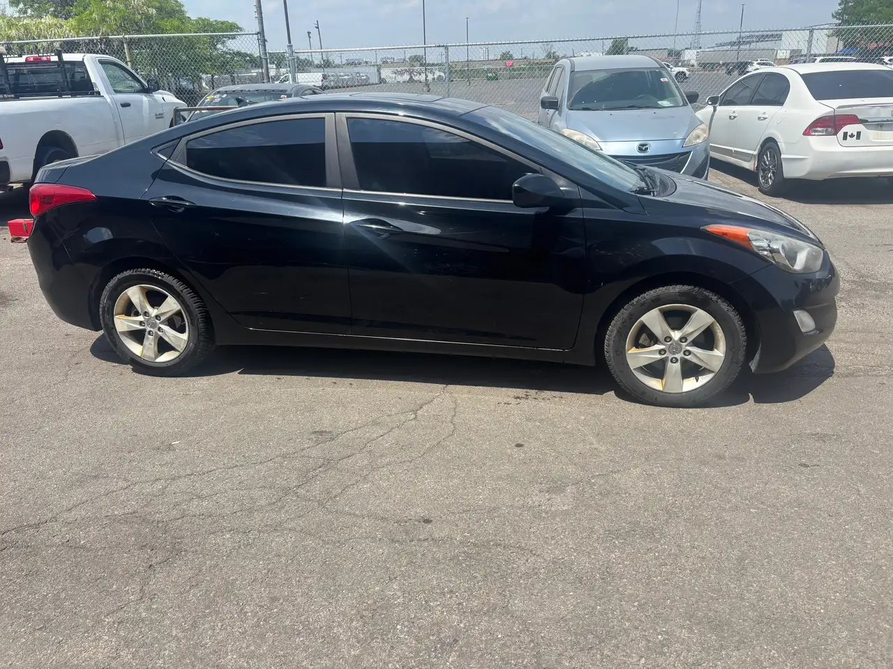 Hyundai ELANTRA photo Hyundai ELANTRA