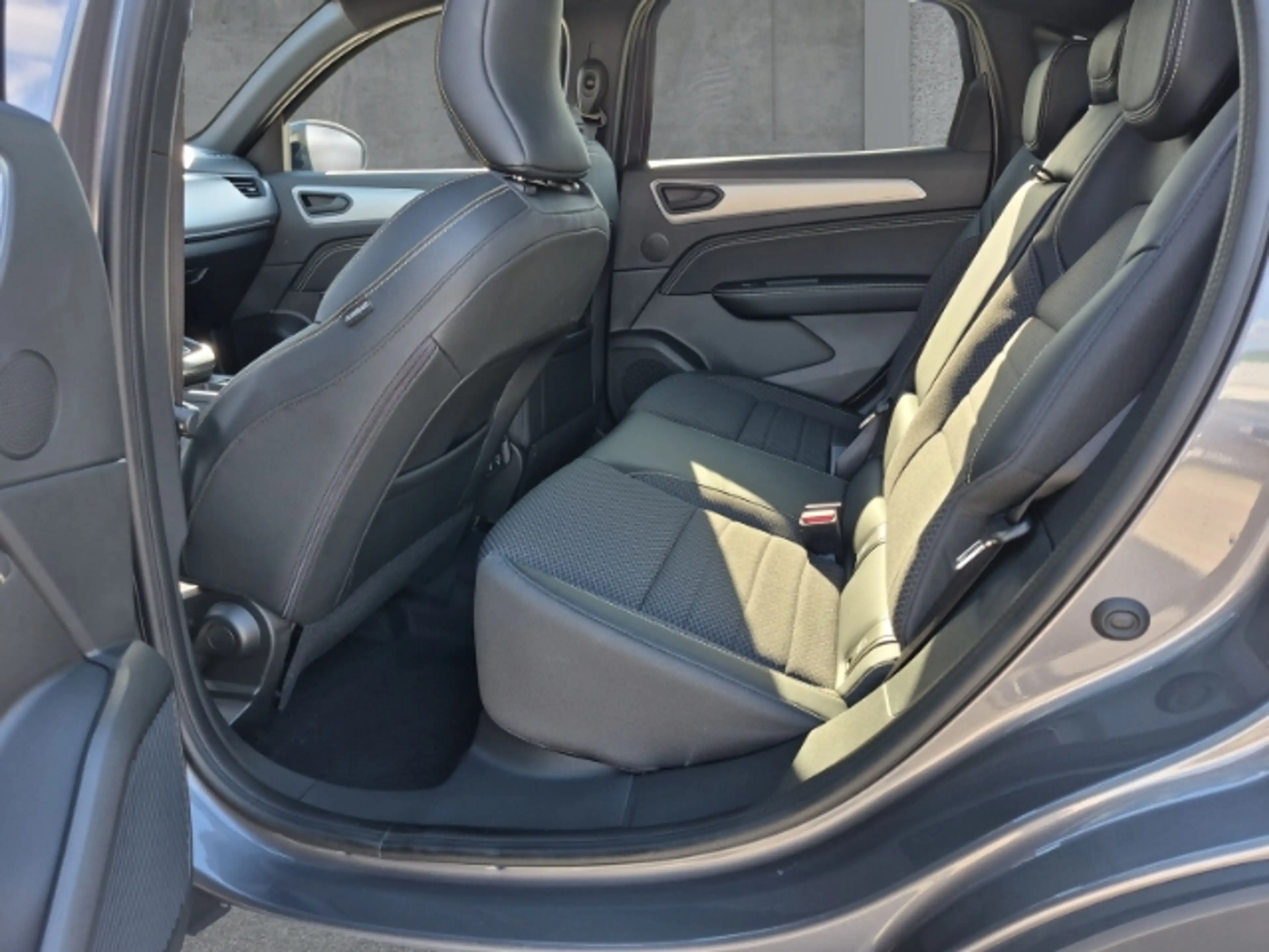 Renault Arkana Techno Mild Hybrid 140 Automatik — photo 9