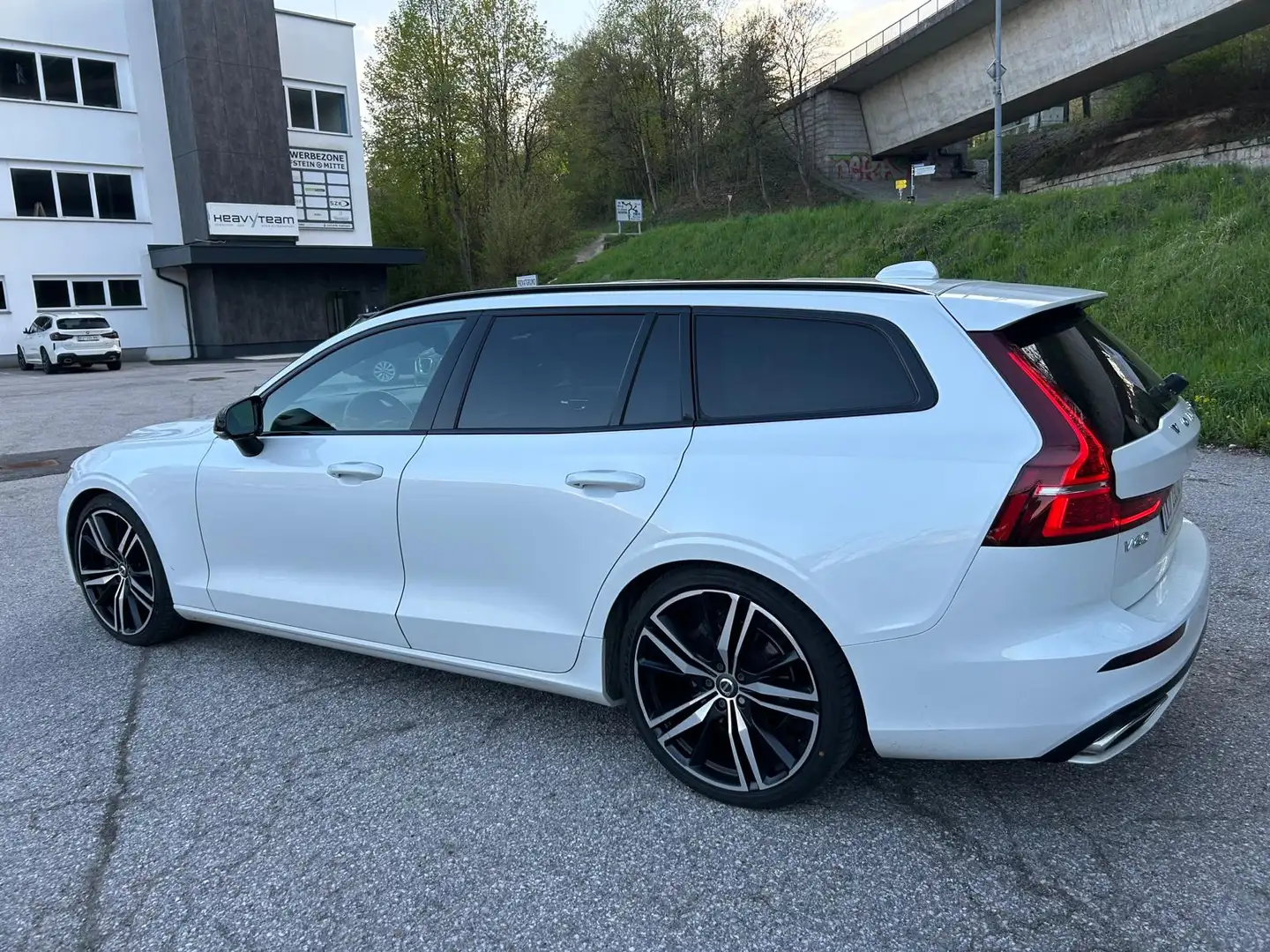Volvo V60 V60 D4 R-Design Geartronic R-Design Weiß - 2