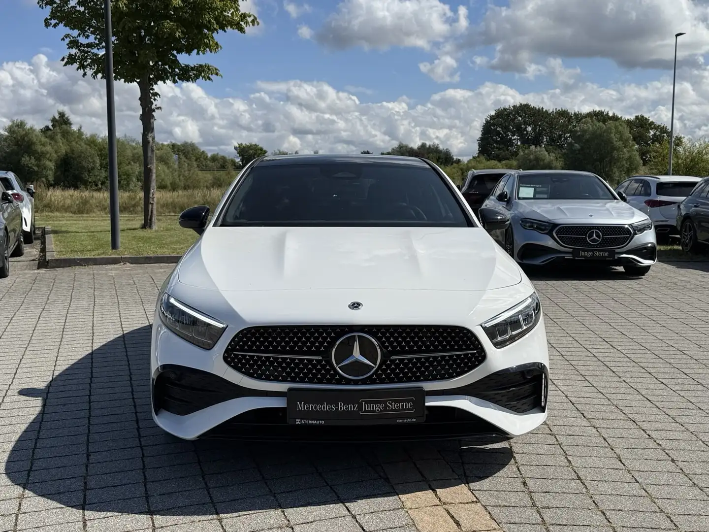 Mercedes-Benz A 200 A 200 AMG Line Pano RüCam LED Spur Night Navi Blanc - 2