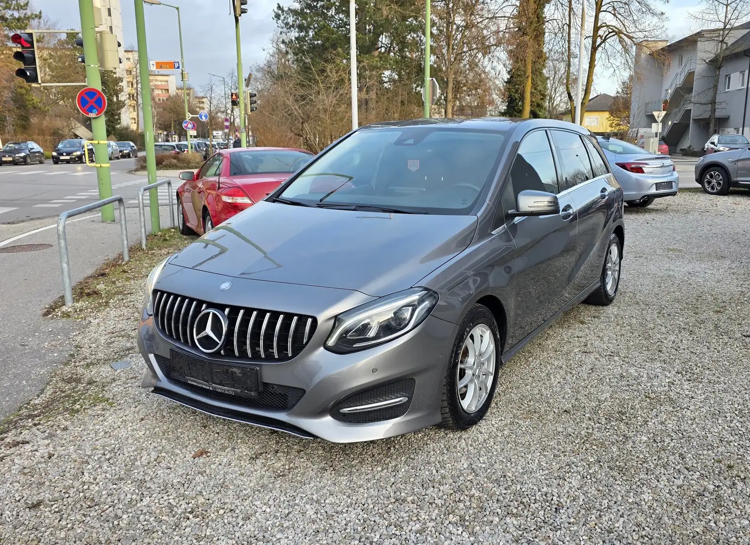 Mercedes-Benz B 180 CDI Aut. Grau - 1