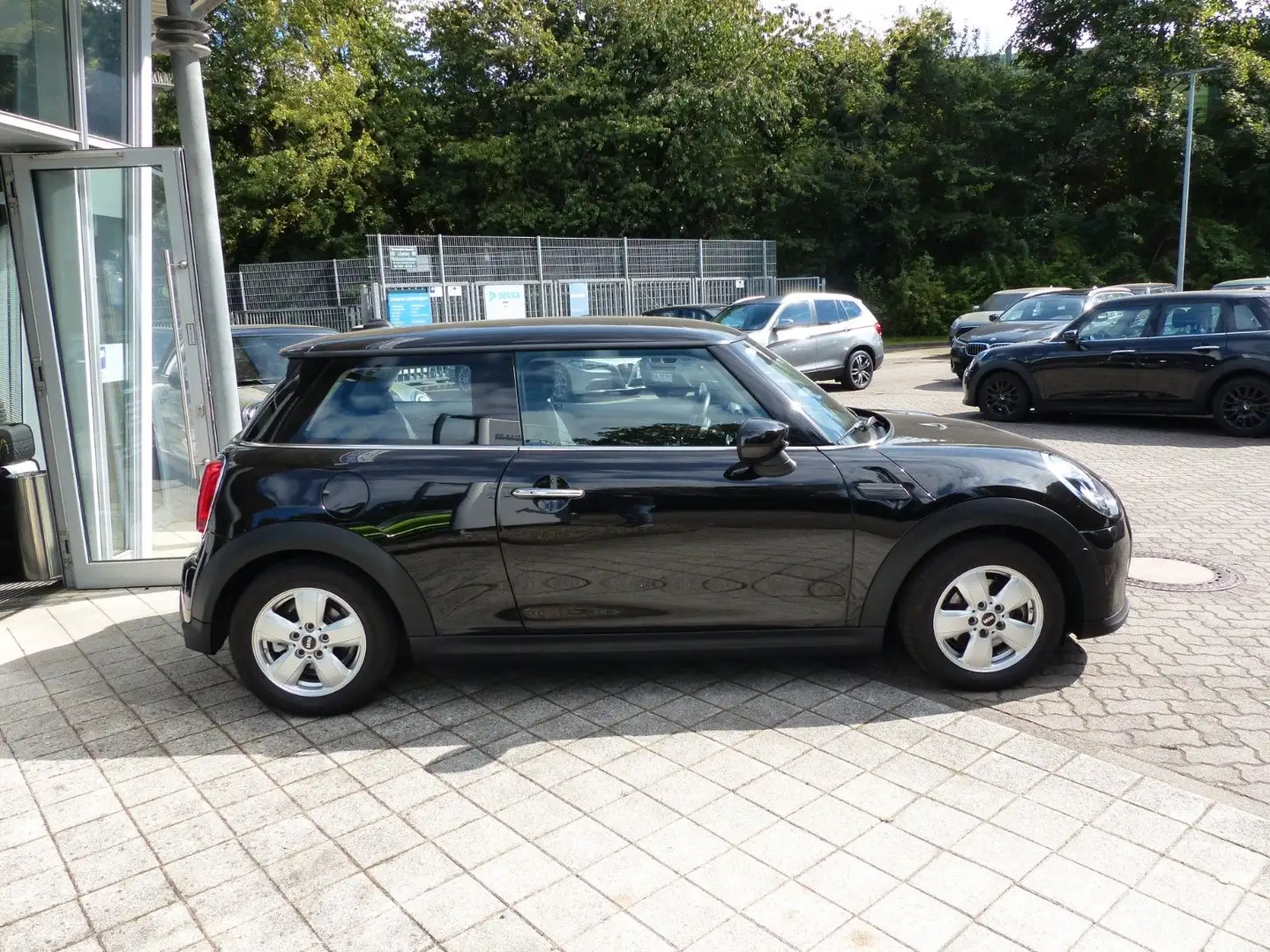 MINI One One Classic Trim, Navigation, Apple CP, Tempomat Schwarz - 2