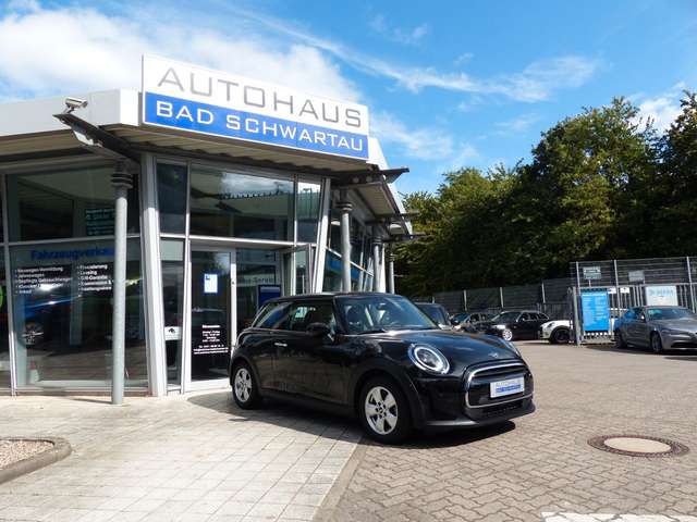 Imagine MINI One One Classic Trim, Navigation, Apple CP, Tempomat