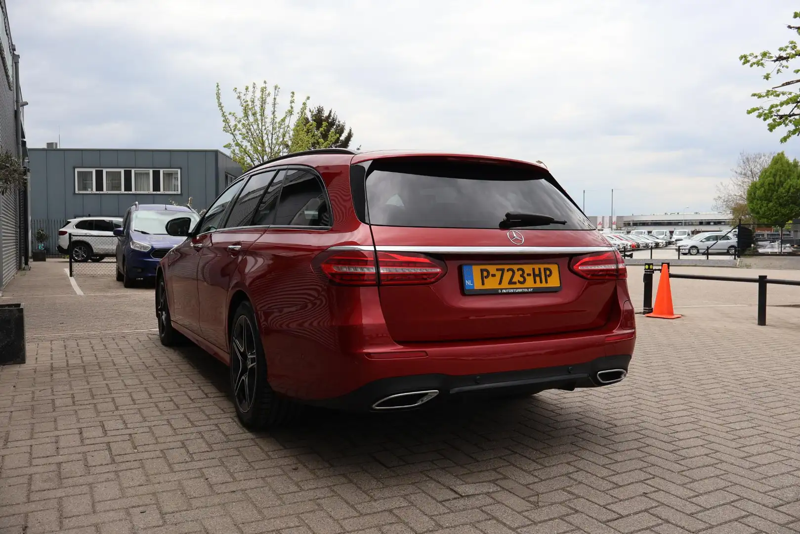 Mercedes-Benz E 300 Estate e AMG Widescreen | Burmester | Pano | Sfeer Piros - 2