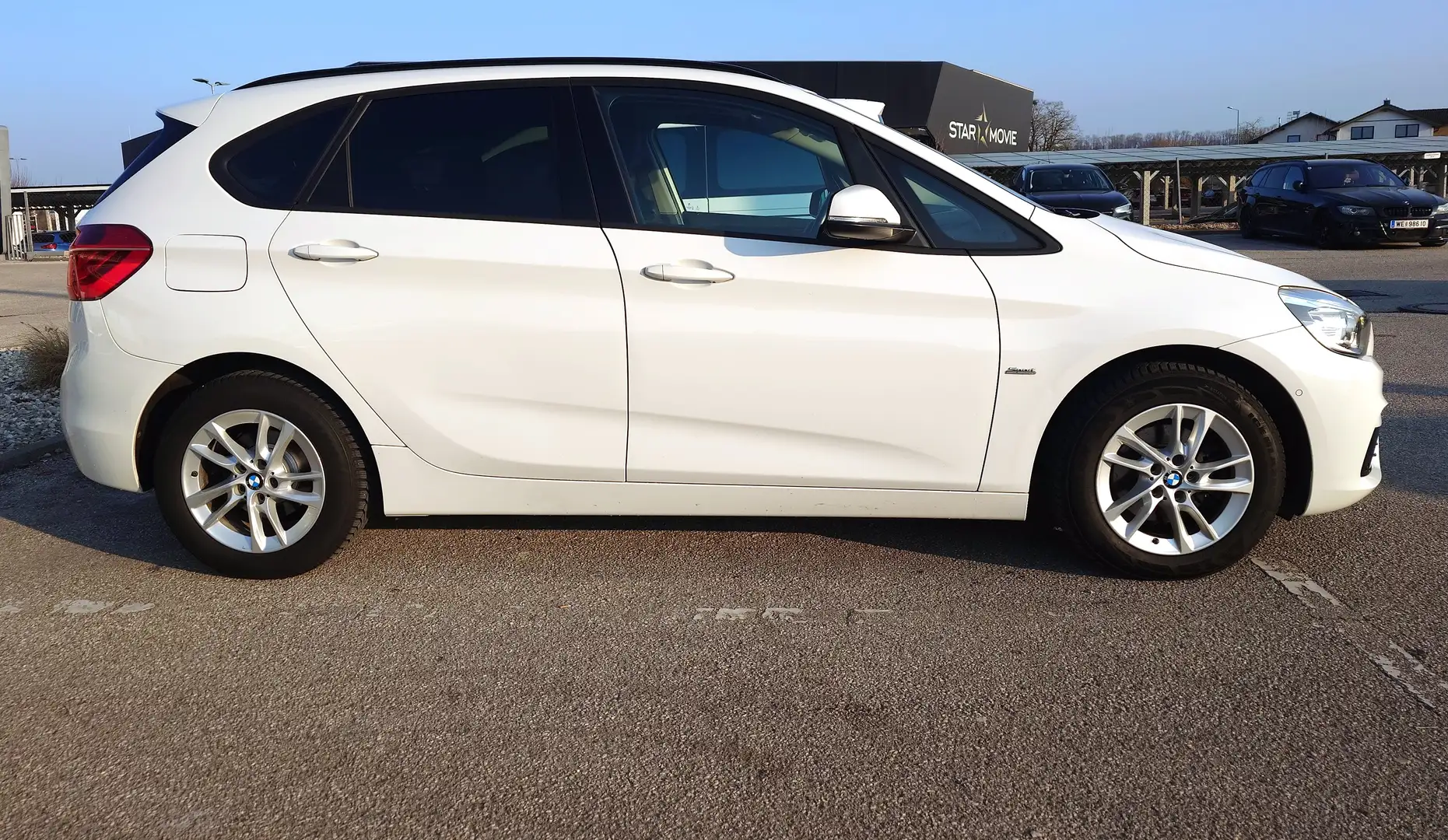 BMW 218 218d Active Tourer Sport Line Aut. Weiß - 1