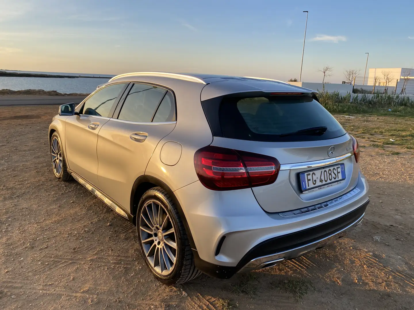 Mercedes-Benz GLA 200 d (cdi) Premium 4matic auto - 2
