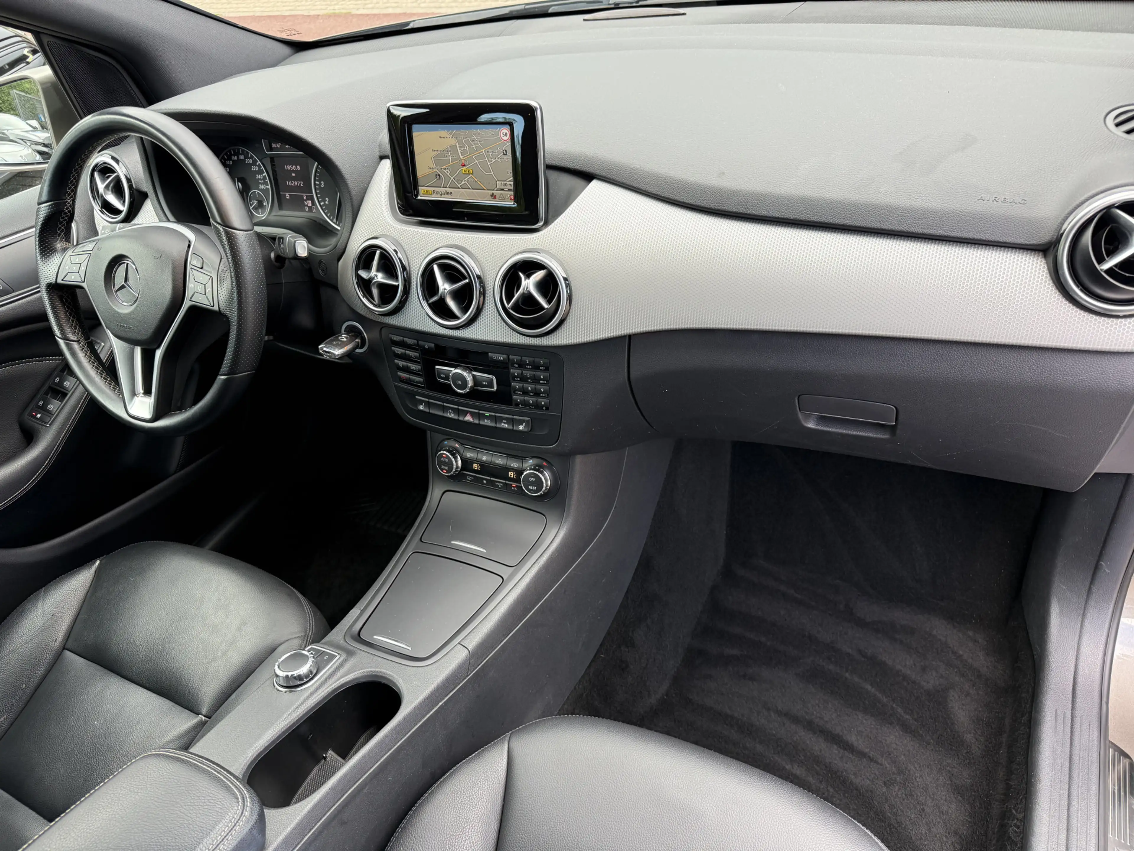 Mercedes-Benz B 180 Ambition Aut., Navi | Trekhaak | Clima — photo 11