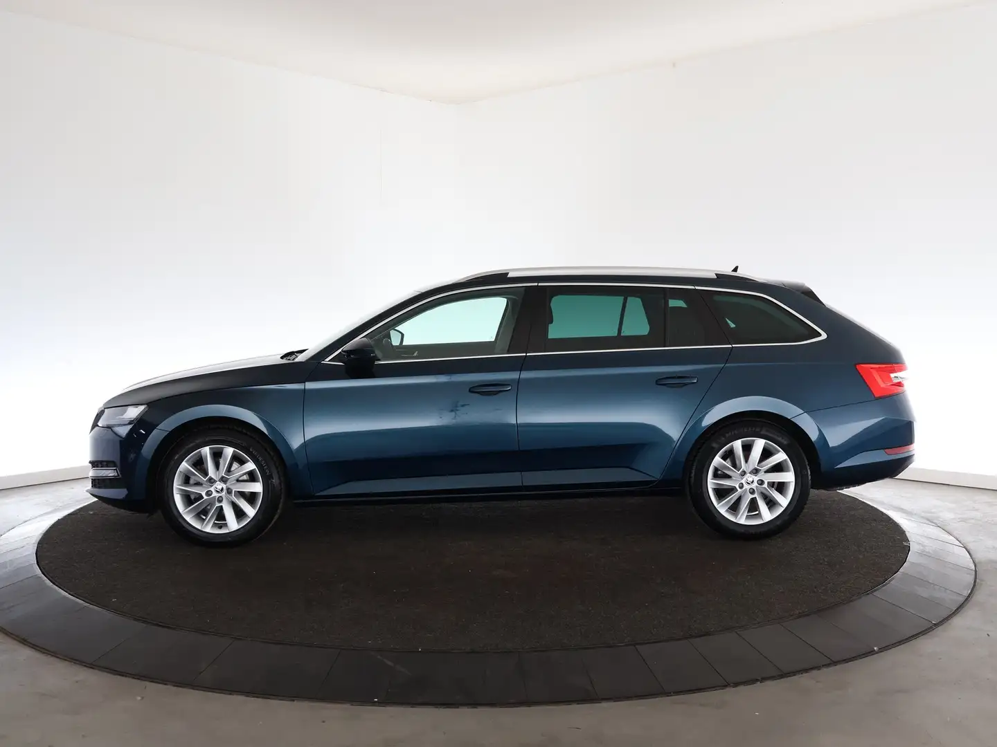Skoda Superb Combi 1.5 TSI ACT Business Edition Plus | Stoelver Bleu - 2